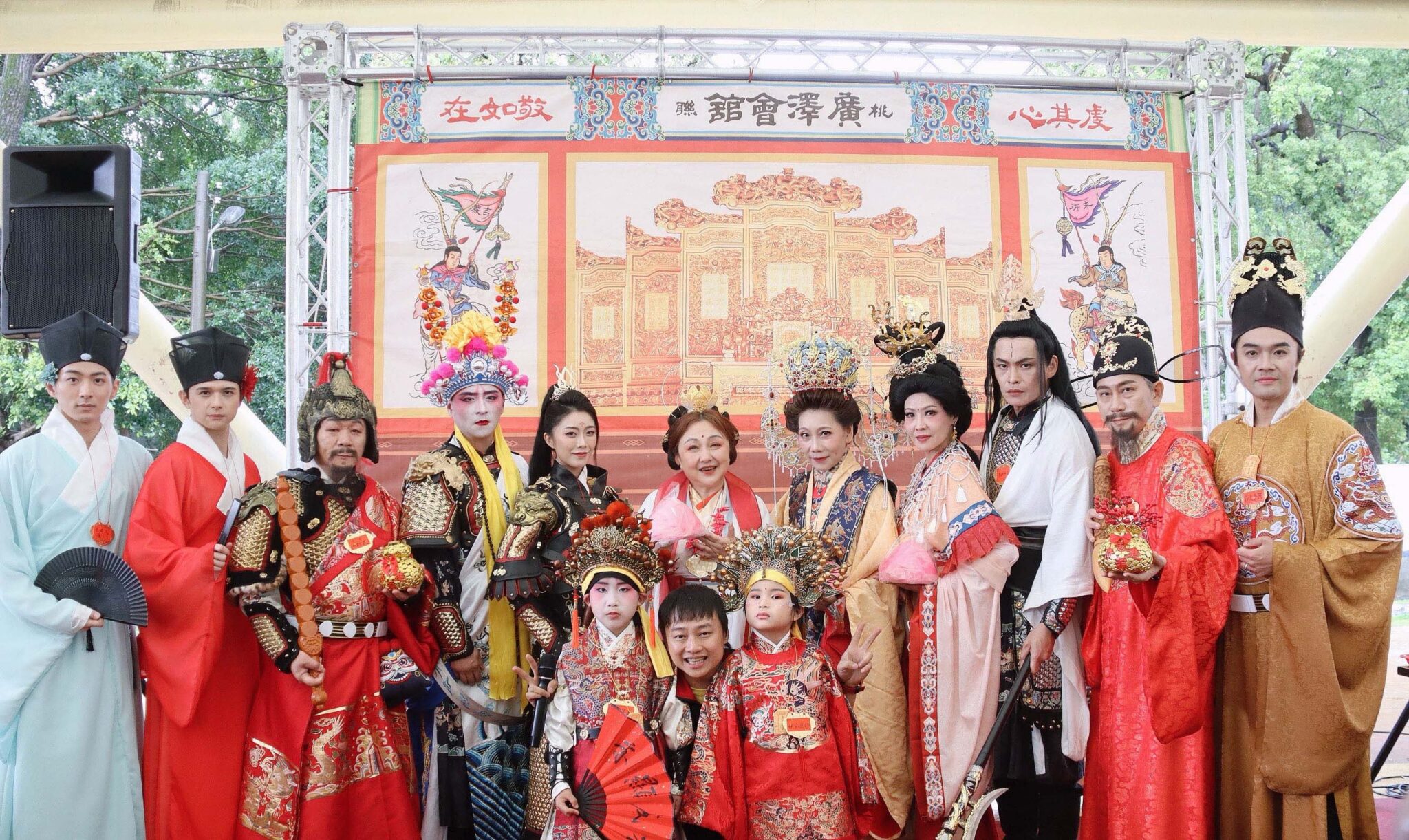 大溪鳳山寺廣澤宮主賴銘偉斷食求圓滿 鄭人碩等70藝人扮仙神遊春巡