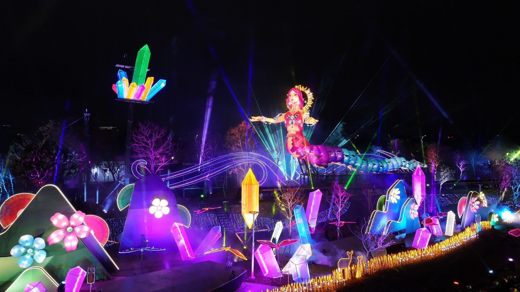 國內外瘋看「女媧」!展演13天破400萬參觀人次 中台灣元宵燈會倒數最後週末 中市觀旅局:再不來會後悔 國內外瘋看「女媧」!展演13天破400萬參觀人次 中台灣元宵燈會倒數最後週末 中市觀旅局:再不來會後悔