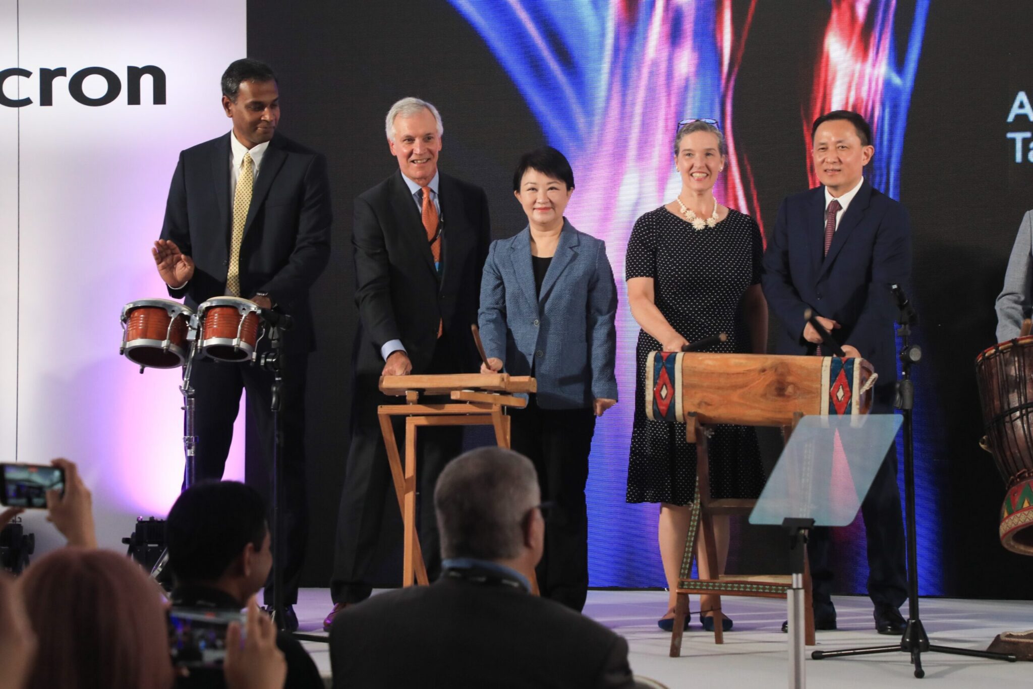 國際科技大廠首選台中!投資台灣三大方案台中核定廠商六都最多 投資半導體金額破千億、比例近4成居冠 國際科技大廠首選台中!投資台灣三大方案台中核定廠商六都最多 投資半導體金額破千億、比例近4成居冠