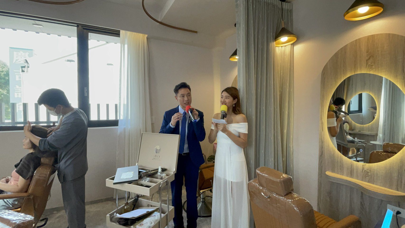 ▲ 謝祖武強調頭皮養護中「科學檢測+天然植萃」相輔相成的重要性。(圖/ 墨新聞)