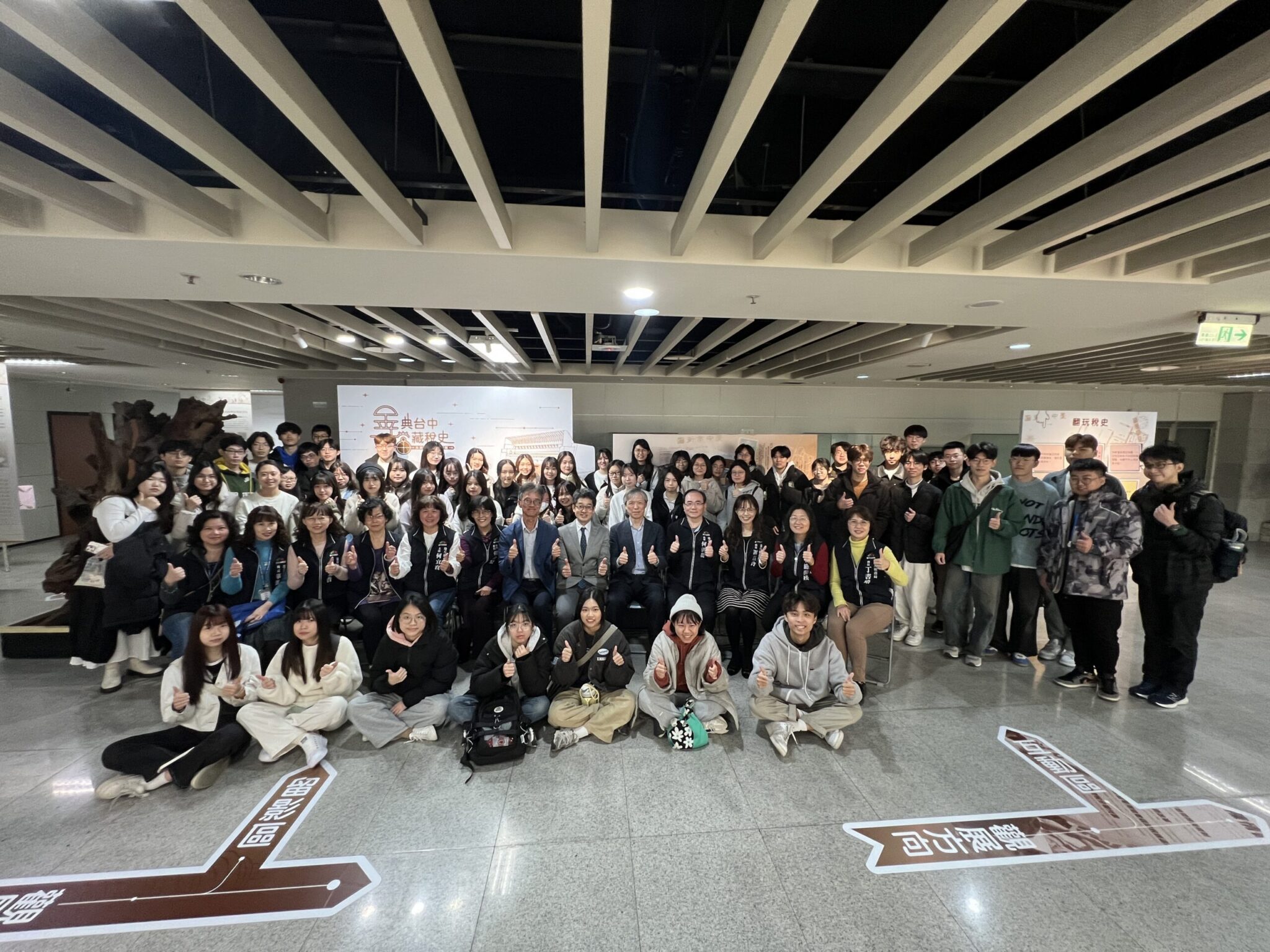 逢甲財稅系師生走出教室! 台中地稅局「金典台中 檔藏稅史」檔案展獲好評 逢甲財稅系師生走出教室! 台中地稅局「金典台中 檔藏稅史」檔案展獲好評