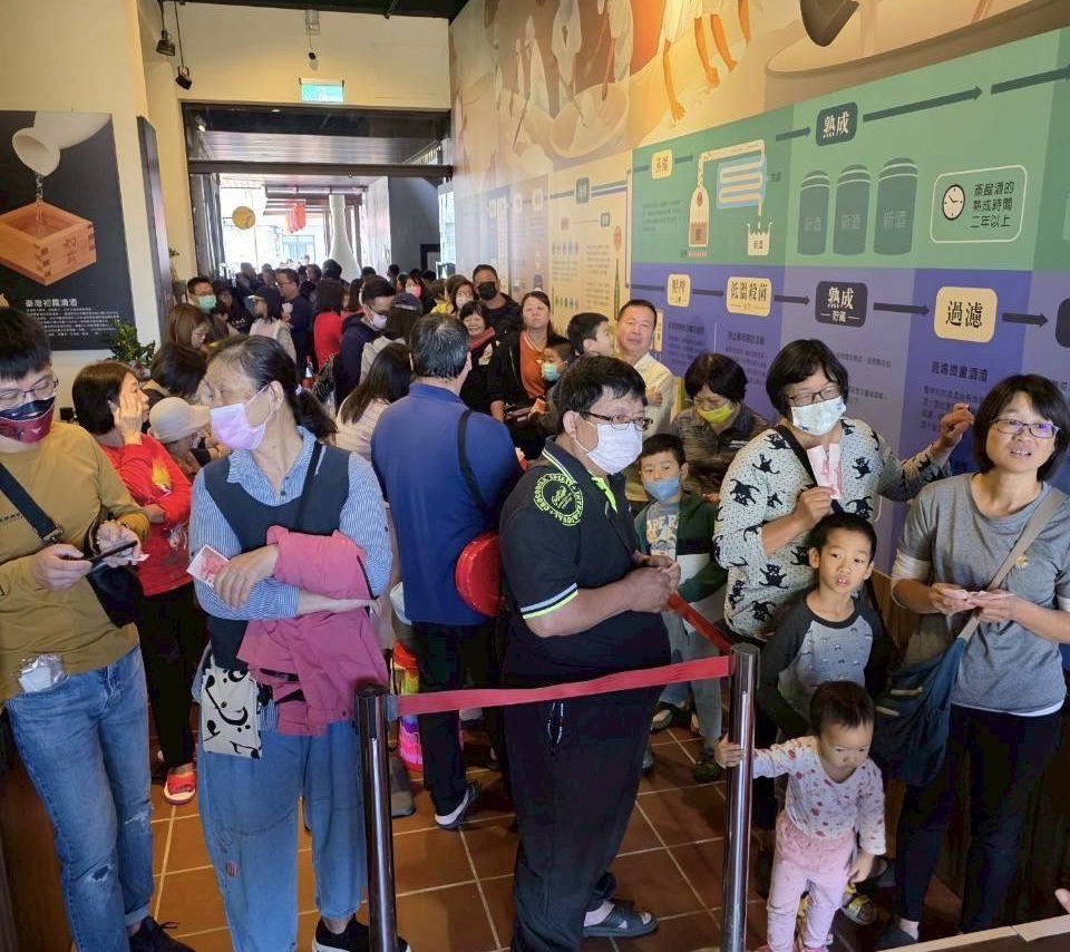 台中物調券第二天買氣全面提升！市場夜市商圈人潮翻倍湧現　買氣直逼過年