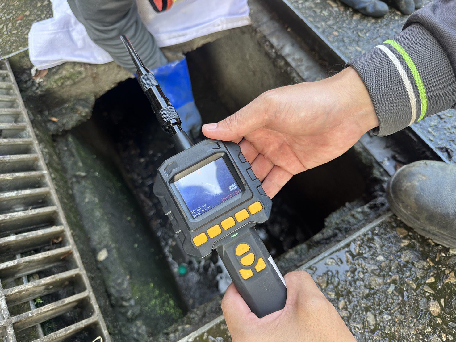 中市環保局強化汛期應變 465處易積水圖資助防汛 2 %E6%B0%B4%E6%BA%9D%E5%85%A7%E8%A6%96%E9%8F%A1%E7%9A%84%E8%BC%94%E5%8A%A9 %E6%9C%89%E6%95%88%E5%8D%94%E5%8A%A9%E6%B8%85%E6%BD%94%E9%9A%8A%E5%93%A1%E5%BF%AB%E9%80%9F%E6%8E%8C%E6%8F%A1%E6%BA%9D%E5%85%A7%E7%8B%80%E6%B3%81