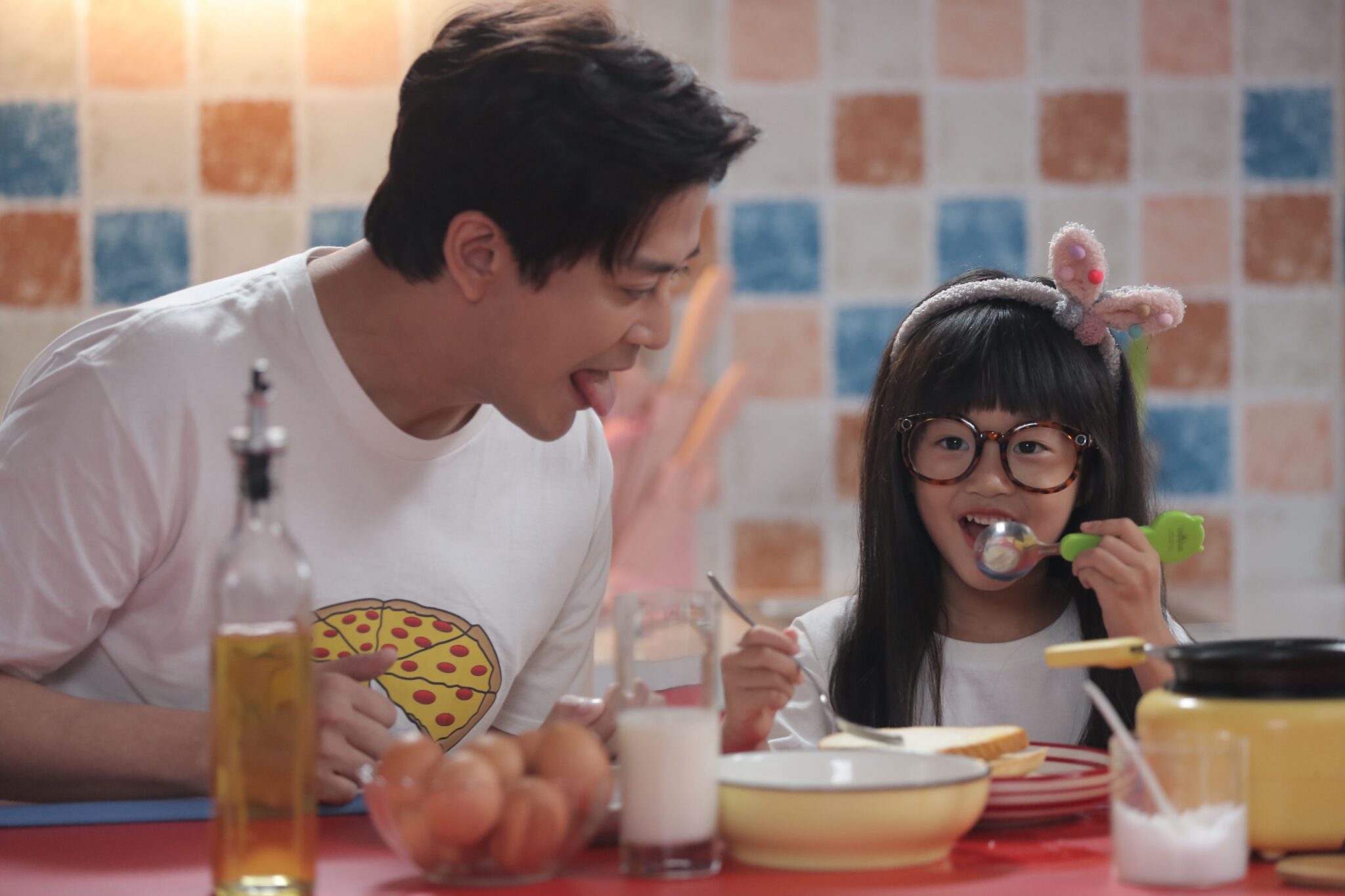 陳曉東榮獲第四屆香港紫荊花國際電影節最佳男主角 女兒朵朵驚喜客串首度同台合演