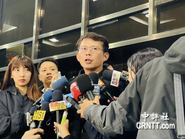 在庭上拋出震撼彈!柯文哲宣布辭民眾黨主席、黃國昌接班