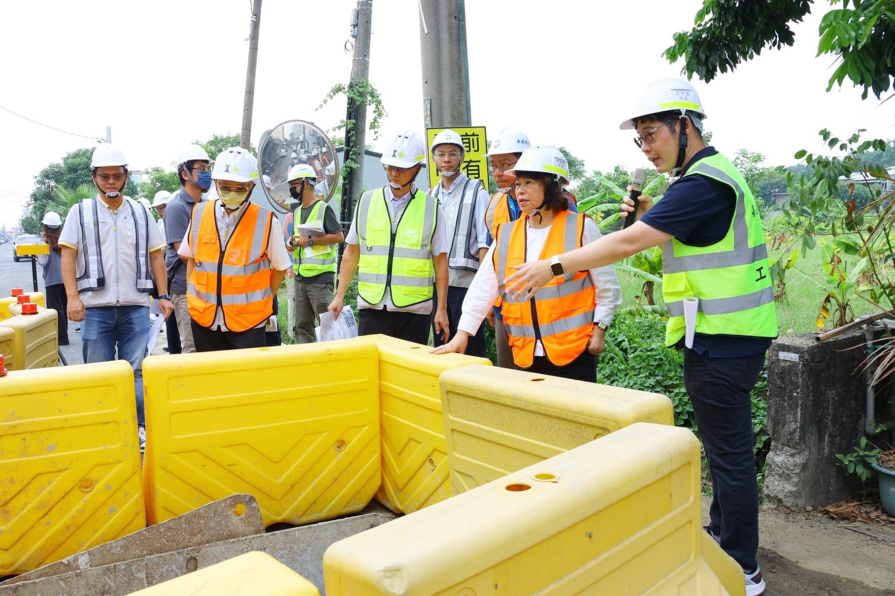 黃敏惠率隊視察重慶二街計畫道路開闢工程　串聯交通路網　改善區域積淹水