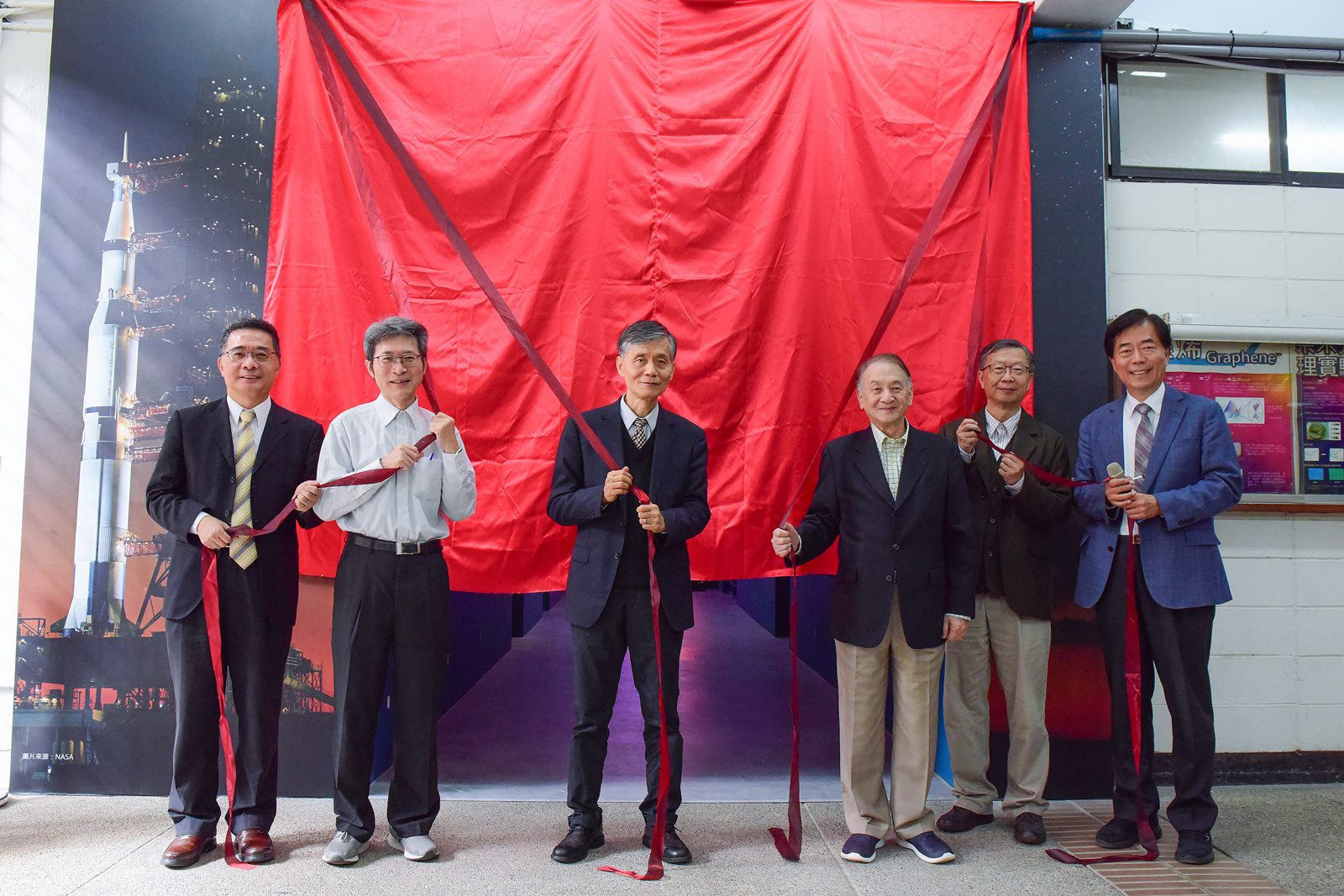 中原大學理學院啟用「星空走廊」 打造沉浸式太空與天文學習場域