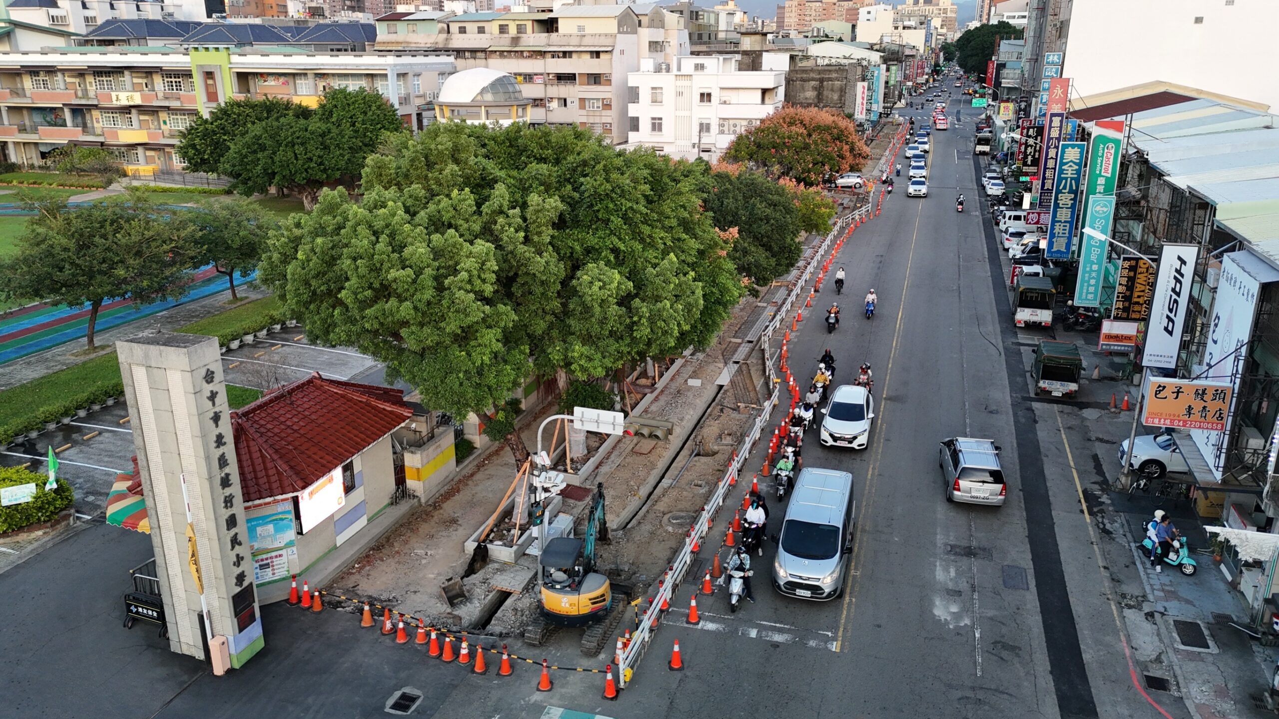 守護學童安全回家路！中市府傾聽民意　拆除健行國小天橋改善無障礙人行環境