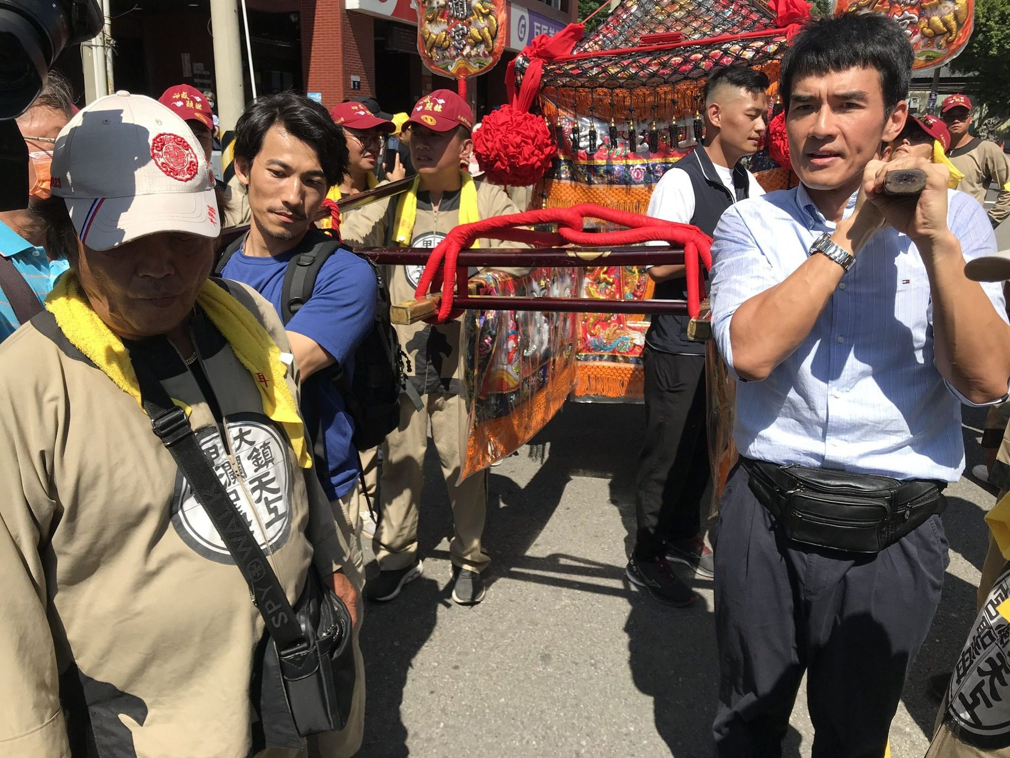 連炳發 楊一展鑽轎底「有媽祖保佑」雙雙封金鐘 越南粉絲募款賀影帝榮耀歸國