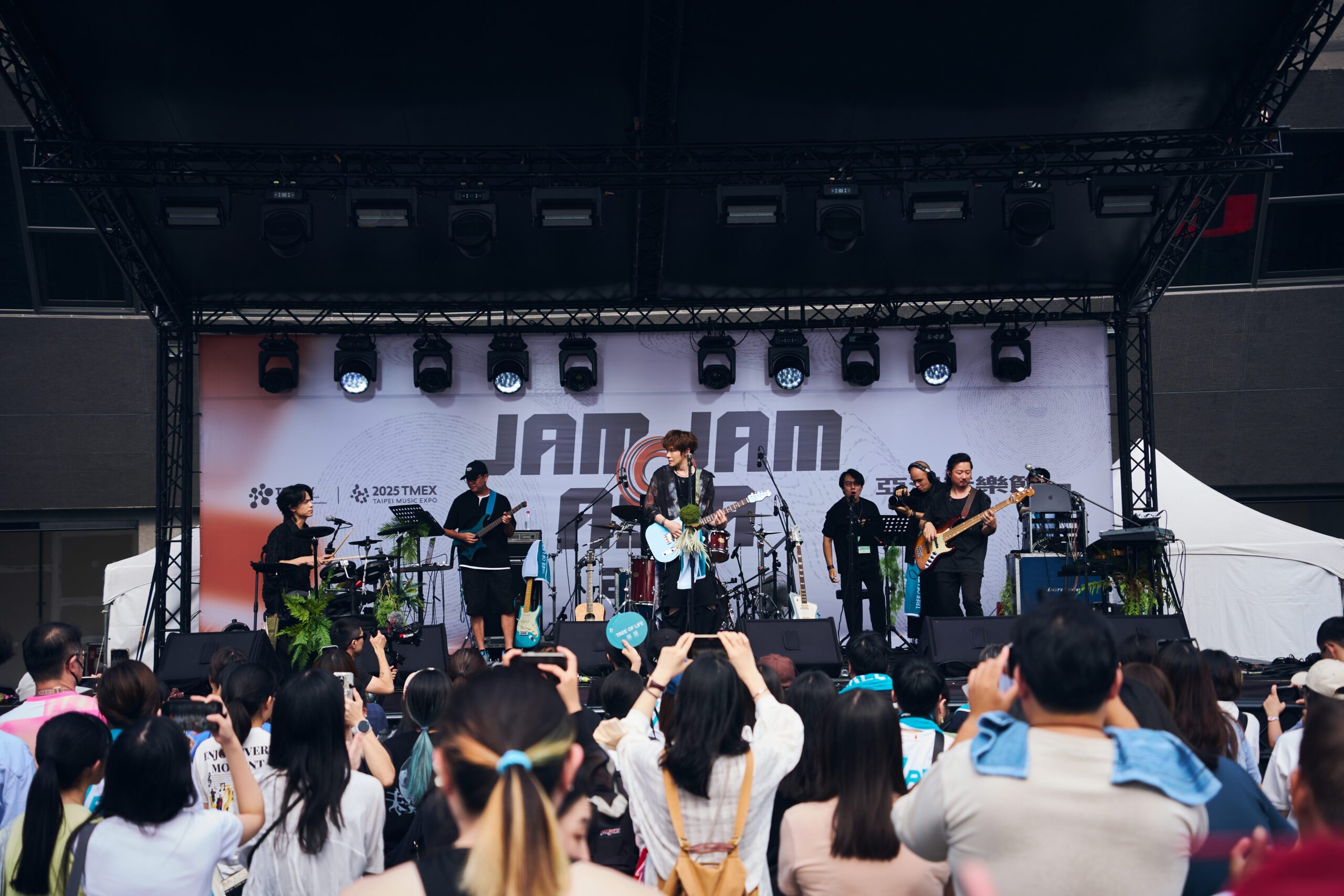 夏季北流高溫體力試煉場 生命樹汗炸 JAM JAM ASIA 攜好友陳謙文用音樂衝破熱浪