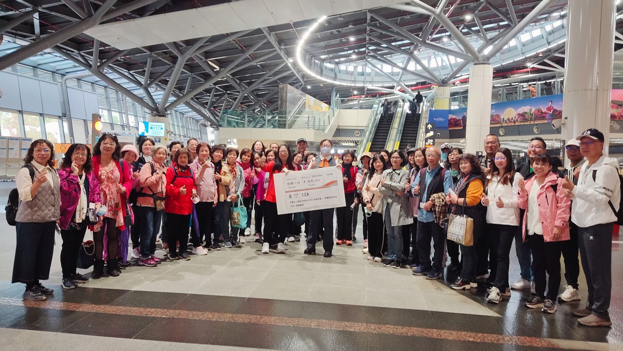 高鐵台南站溫馨關懷 重建家園長者展笑顏 高鐵台南站溫馨關懷 重建家園長者展笑顏