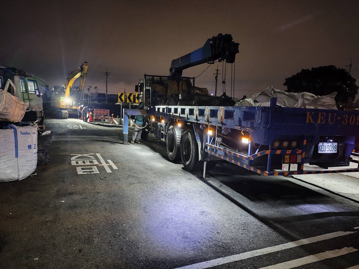 龍井區安良港大排舊有護岸遭連日大雨掏空　中市府迅速搶險加固 保障民眾安全