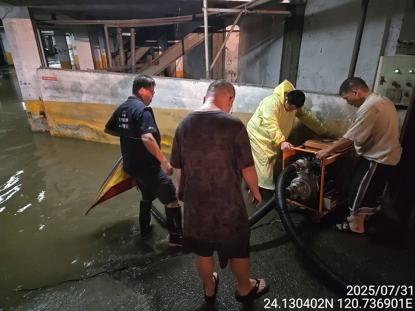 社區大樓地下室積水 太平區里長機警通報移車　盧市長勘災致謝：感謝關鍵時刻基層守護