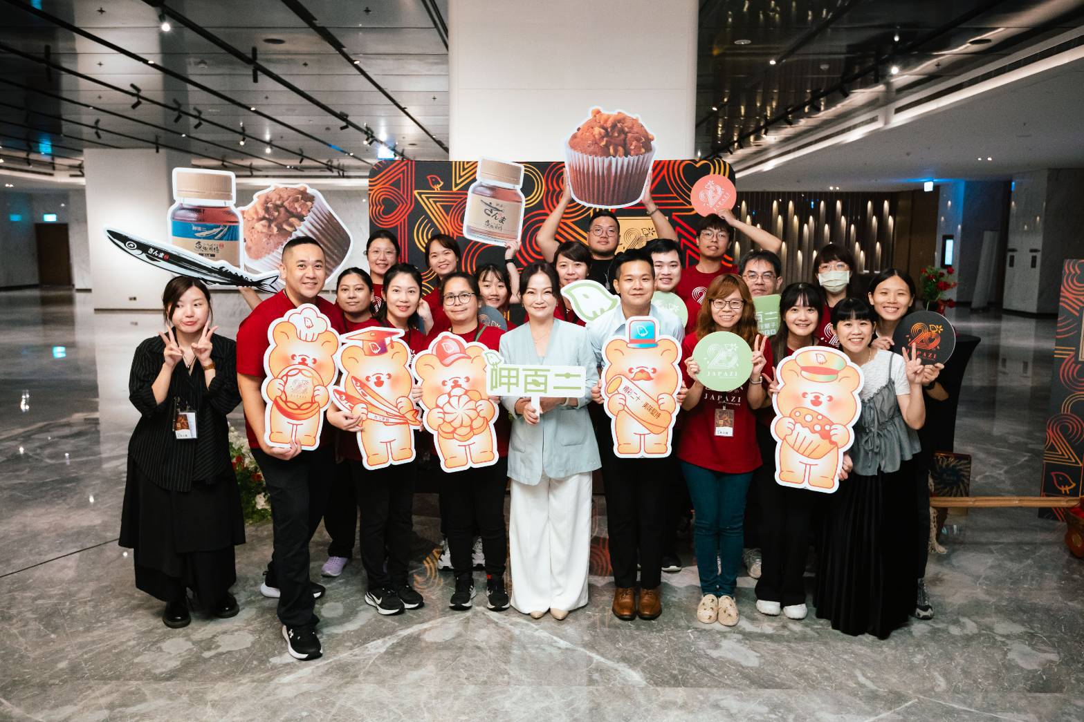 黃玉琪知道經營品牌的重要性,不斷創造「呷百二」新的佳績。呷百二提供
