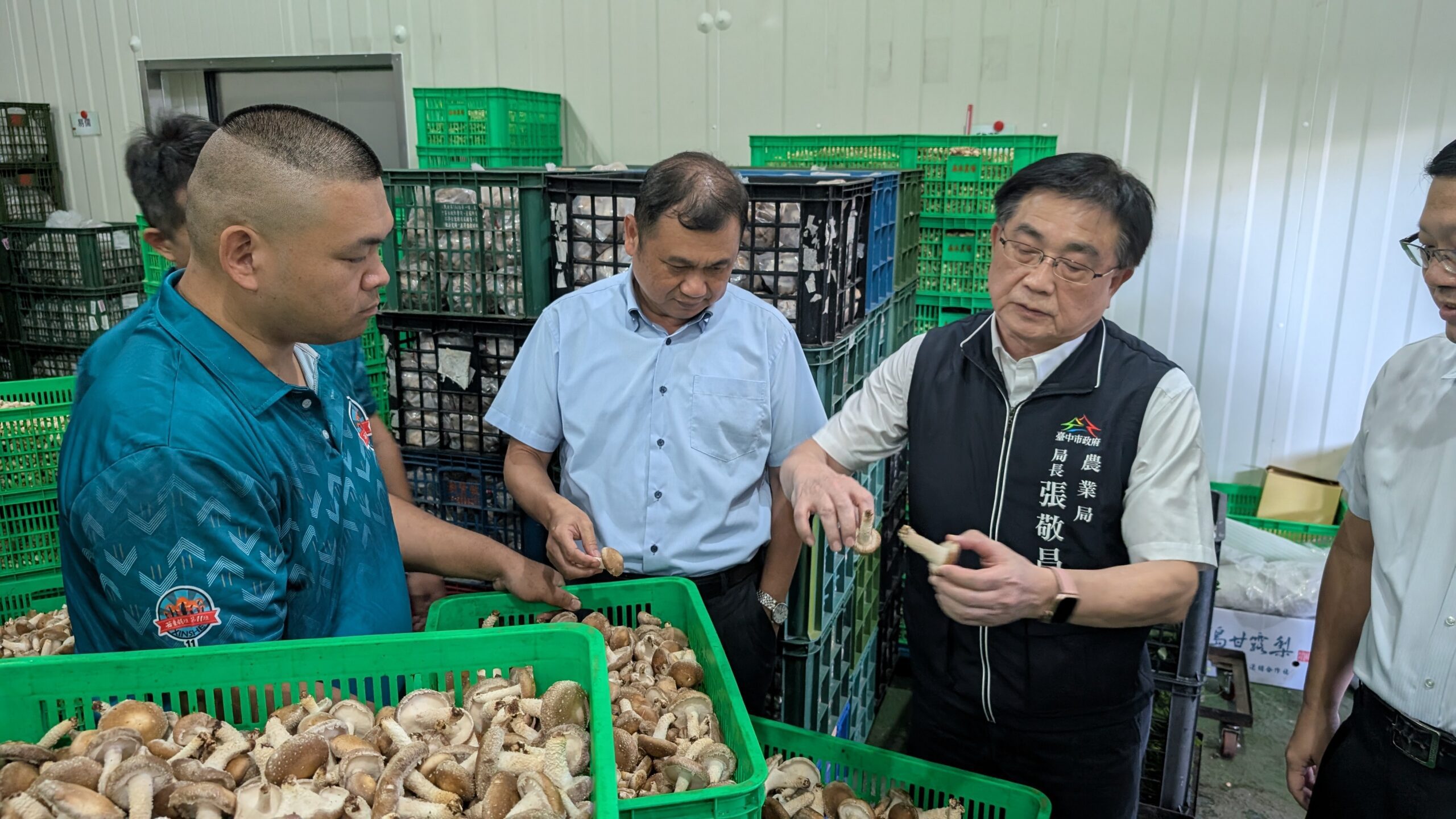 中市雙獲114年全國十大績優農業產銷班　農業局長致贈紅榜祝賀！