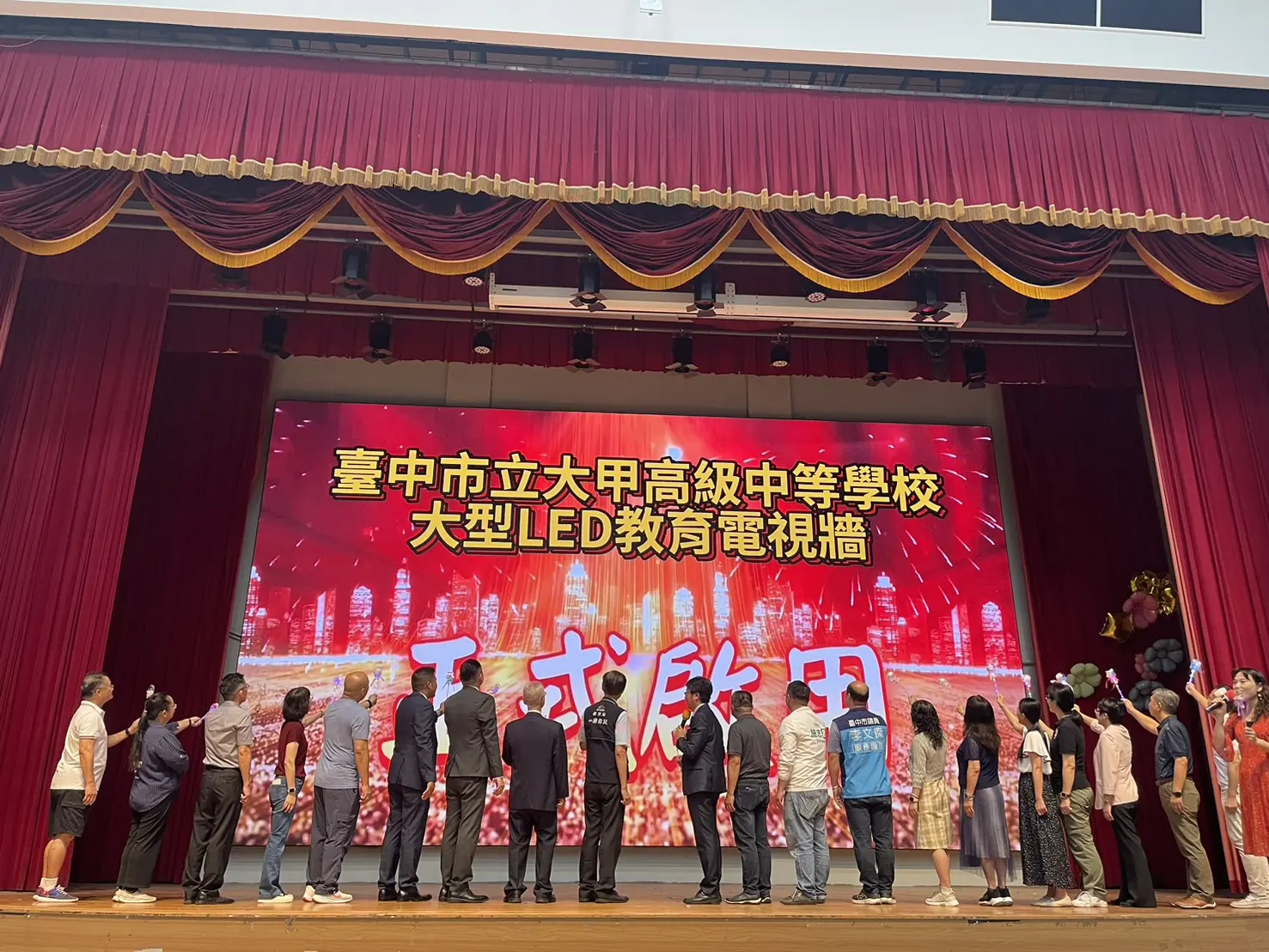 中市教育局善用科技推展教育　大甲高中「LED教育電視牆」啟用