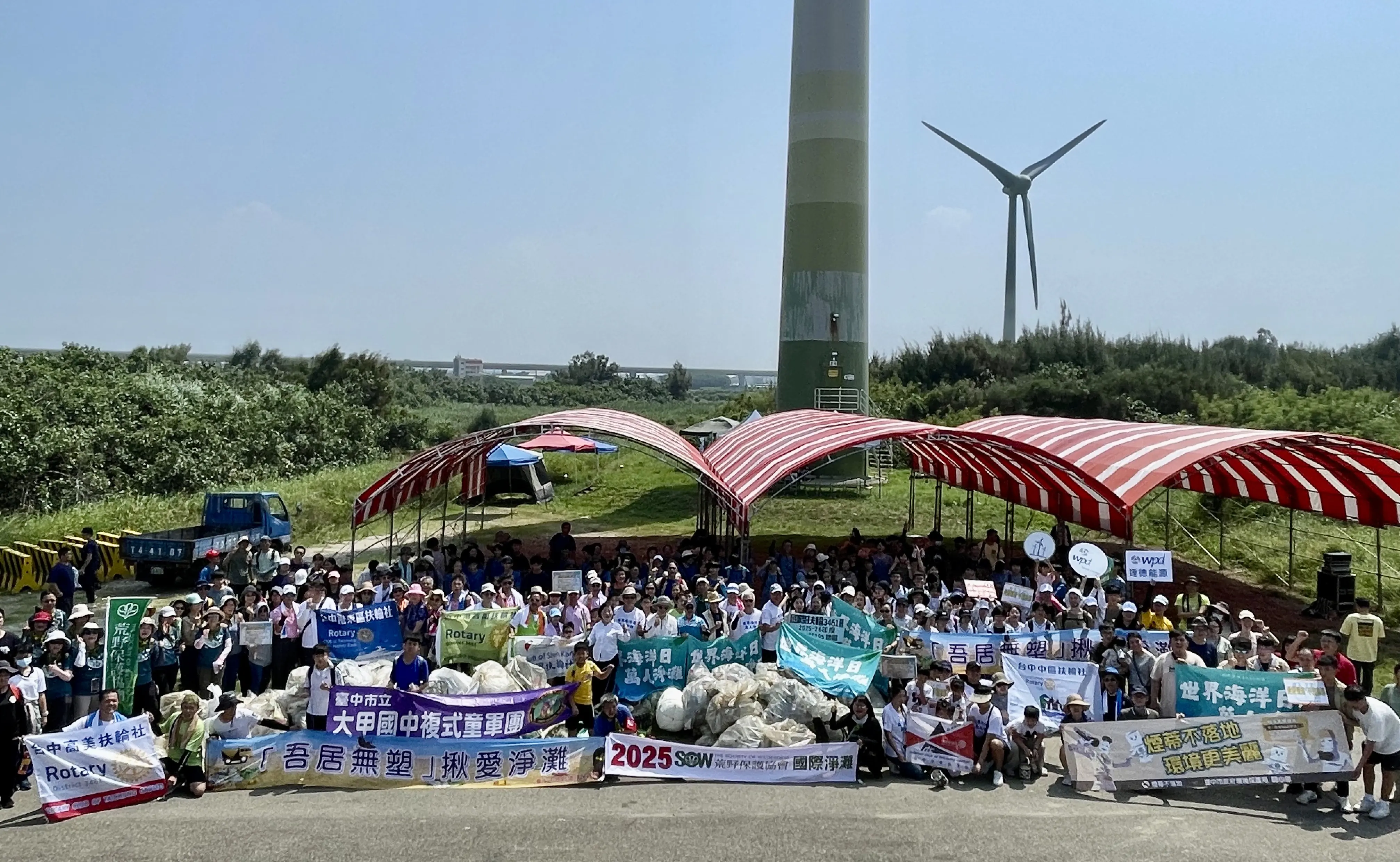近千人響應淨灘　中市環保局推動「煙蒂不落地 減塑好生活」