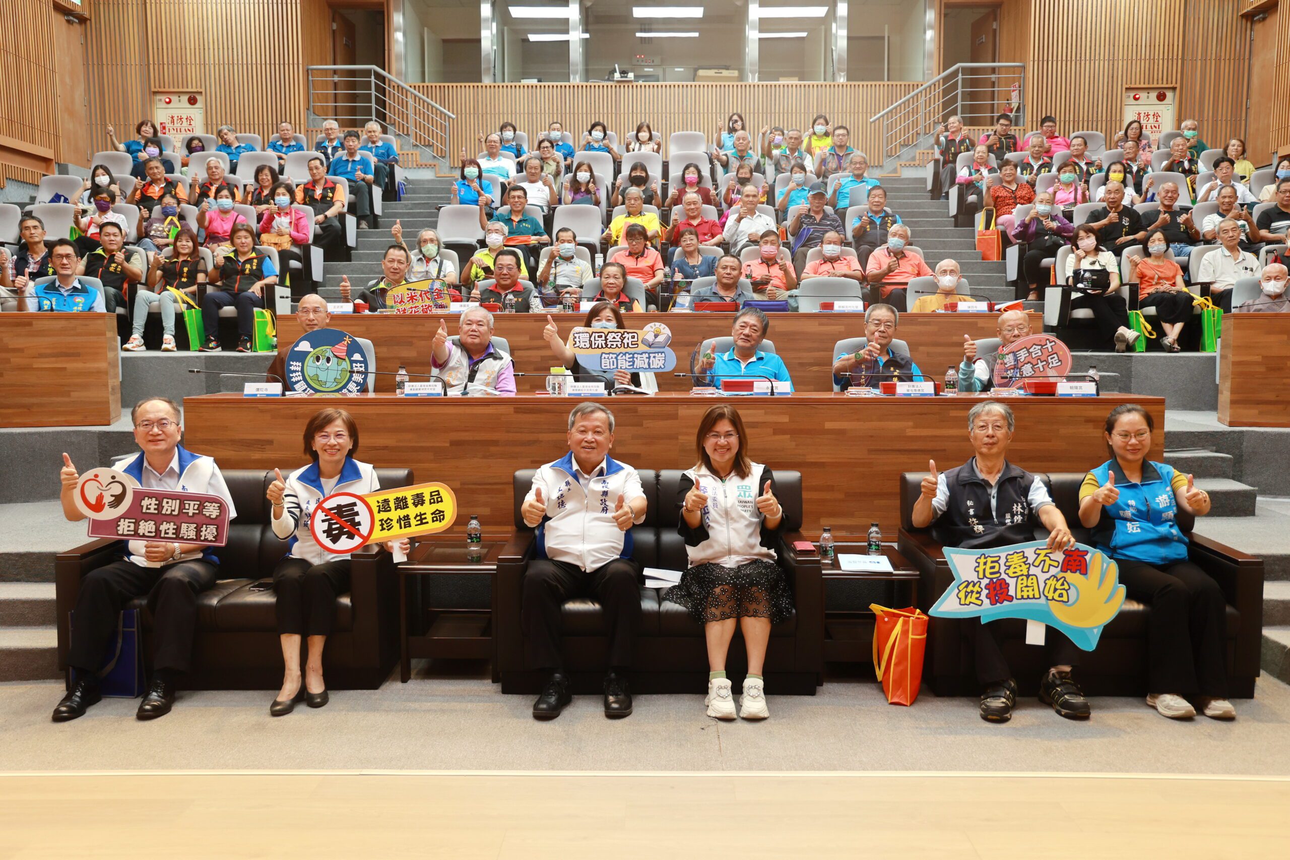 投縣府頒發「低碳認證標章」 16家宗教團體獲獎 投縣府頒發「低碳認證標章」 16家宗教團體獲獎