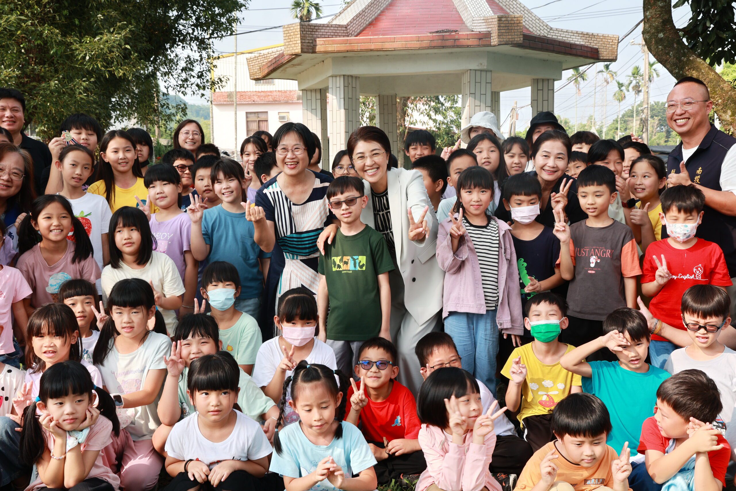 許淑華縣長走訪3鄉鎮5學校  動支522萬元改善教育環境  許淑華縣長走訪3鄉鎮5學校  動支522萬元改善教育環境