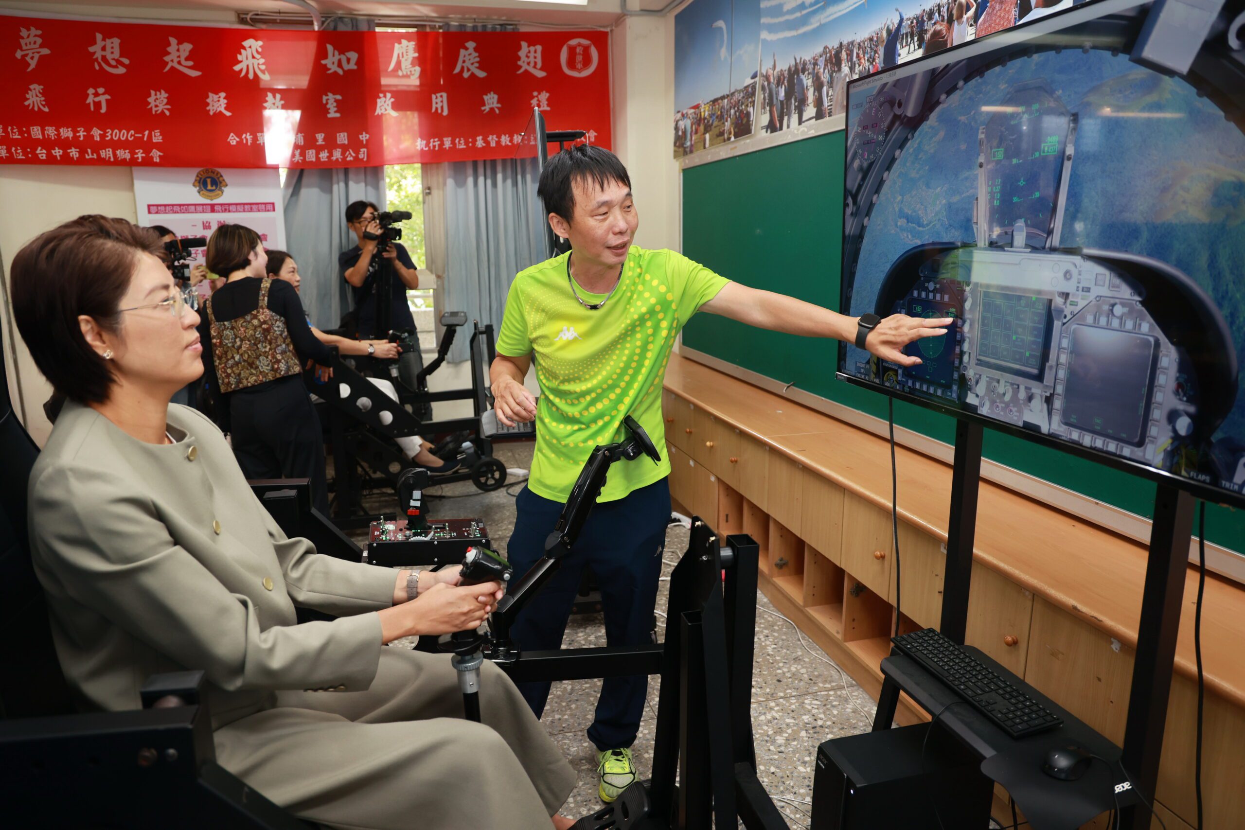 南投縣榮登數位學習績優徵選榜首   許淑華縣長加碼埔里國中設飛行模擬教室 南投縣榮登數位學習績優徵選榜首   許淑華縣長加碼埔里國中設飛行模擬教室