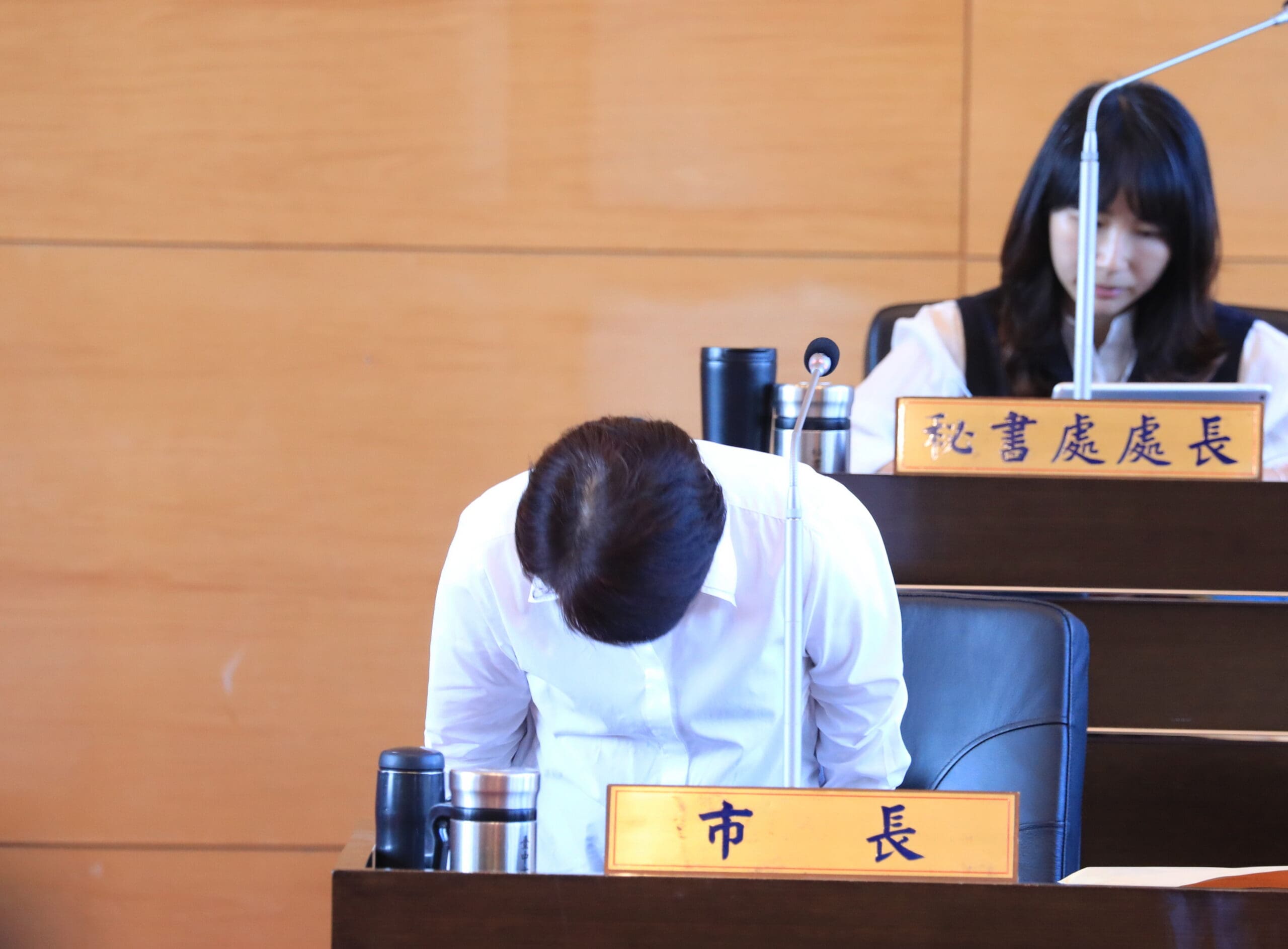 議會專案報告為豬瘟防疫再致歉 盧秀燕「概括承受深深自責」:以此為鑑未來更努力 議會專案報告為豬瘟防疫再致歉 盧秀燕「概括承受深深自責」:以此為鑑未來更努力