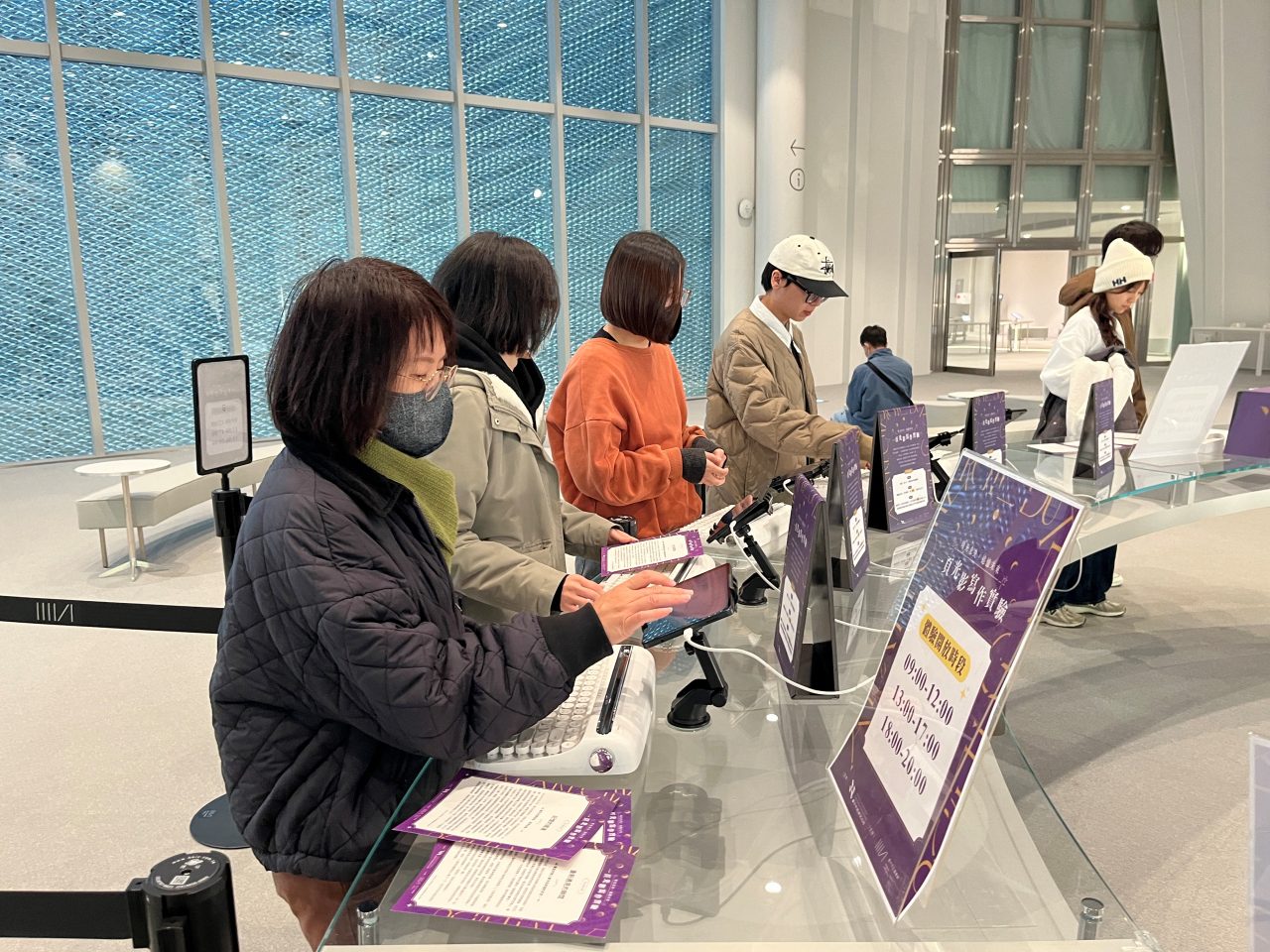 中市圖AI互動書展「時光未央.追憶未來」 邀民眾開啟閱讀新體驗