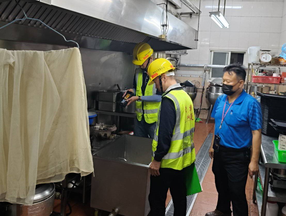 維護公安再強化！中市府完成50家大型用氣餐飲業專案稽查 　12家違規業者將依規裁罰限改