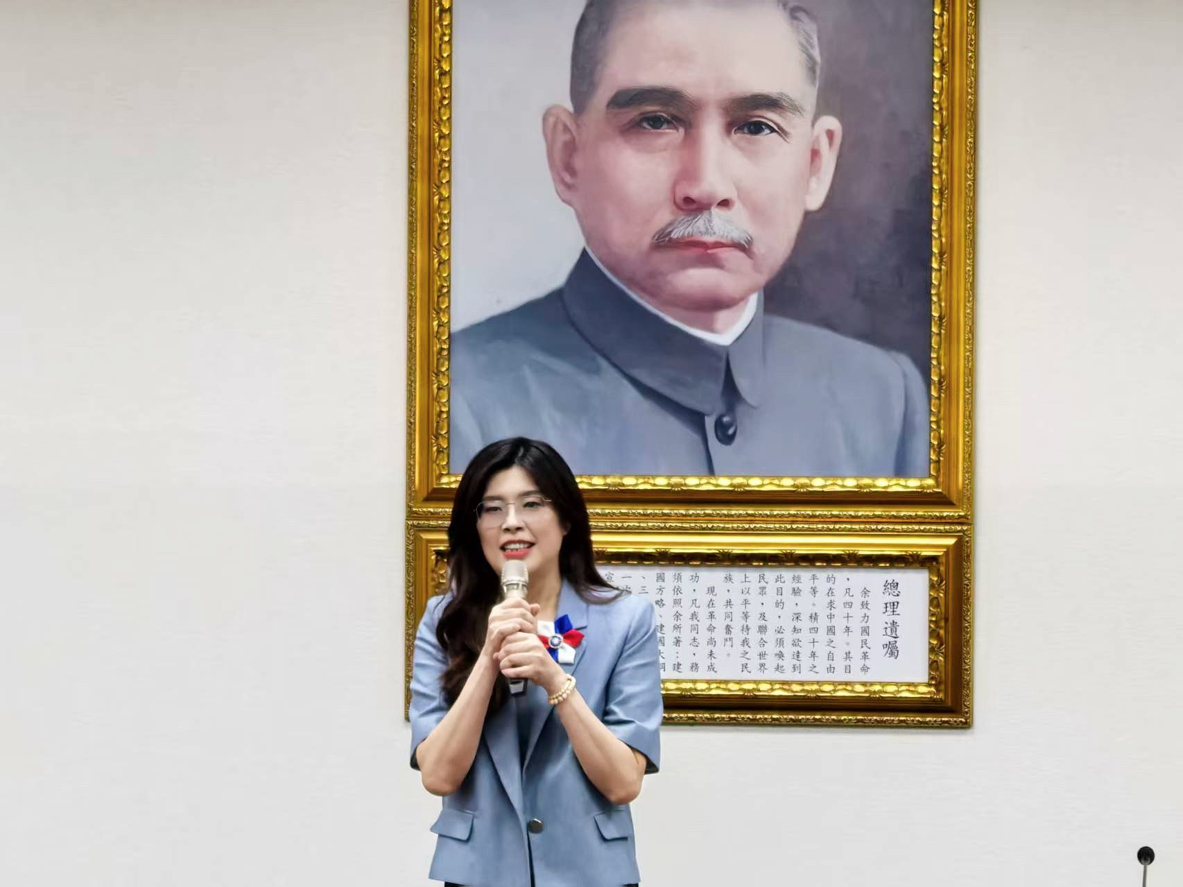 鄭麗文當選國民黨主席:「我是中國人」成選戰密語 黨內暗潮洶湧 鄭麗文當選國民黨主席:「我是中國人」成選戰密語 黨內暗潮洶湧