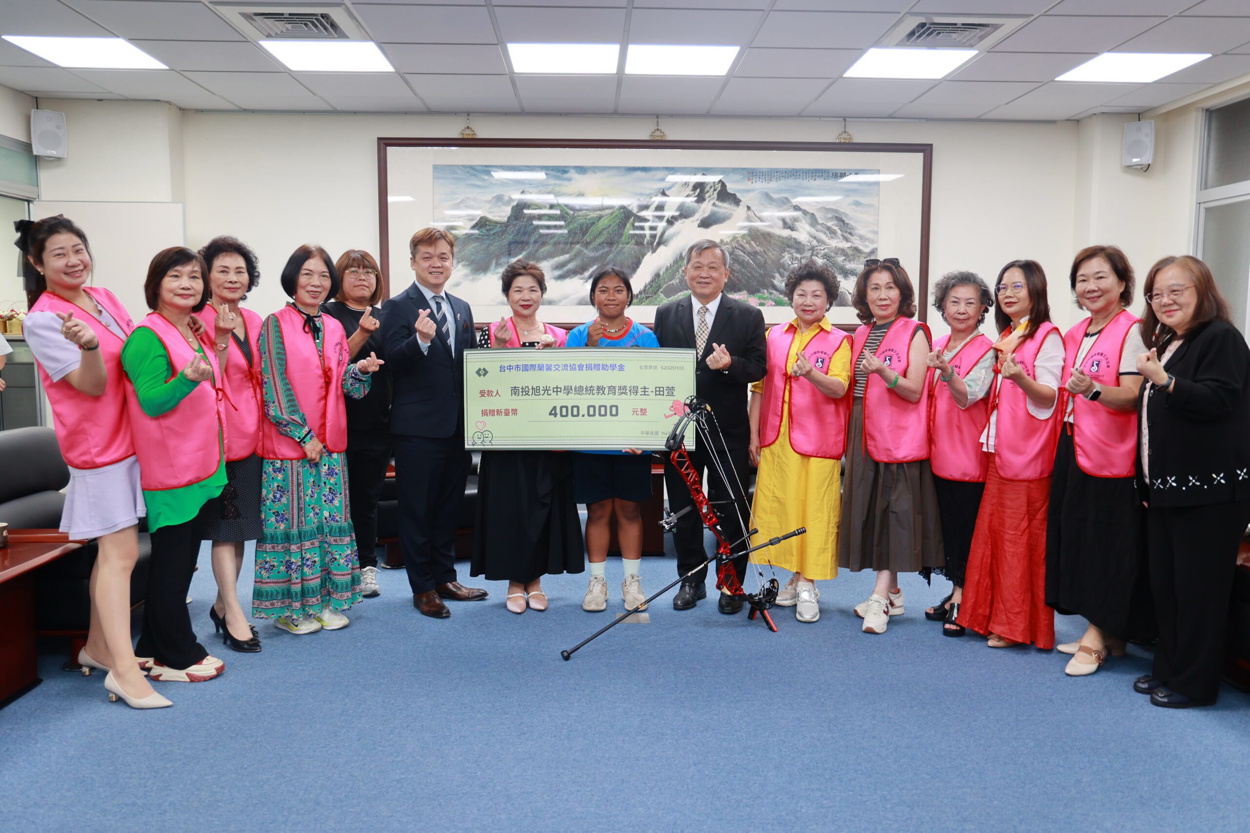 國際蘭馨交流協會助學    旭光高中田萱獲40萬獎學金