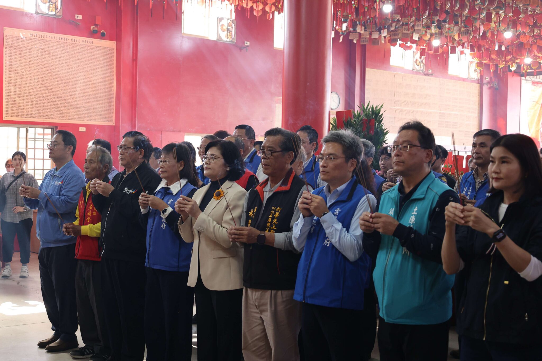 睽違12年縣府再辦跨年晚會 張麗善縣長率縣府團隊赴六房媽紅壇祈福