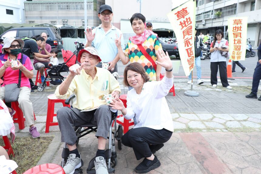 嘉義市長黃敏惠助陣重陽健行　醉八仙表演成焦點