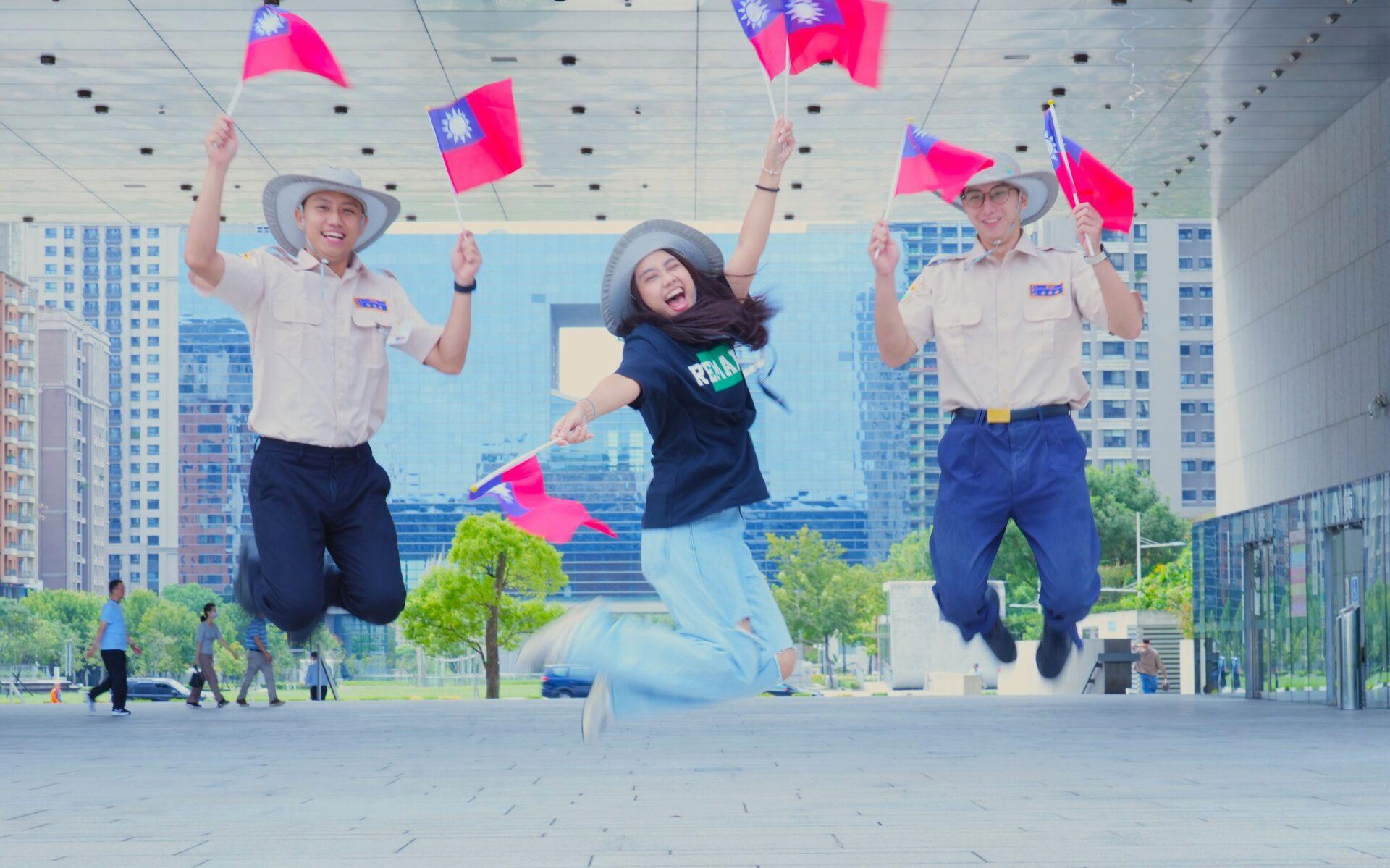 刷新紀錄! 「24乘36」公尺全國最大國旗震撼亮相 中市府曝三大亮點邀民慶雙十 刷新紀錄! 「24乘36」公尺全國最大國旗震撼亮相 中市府曝三大亮點邀民慶雙十