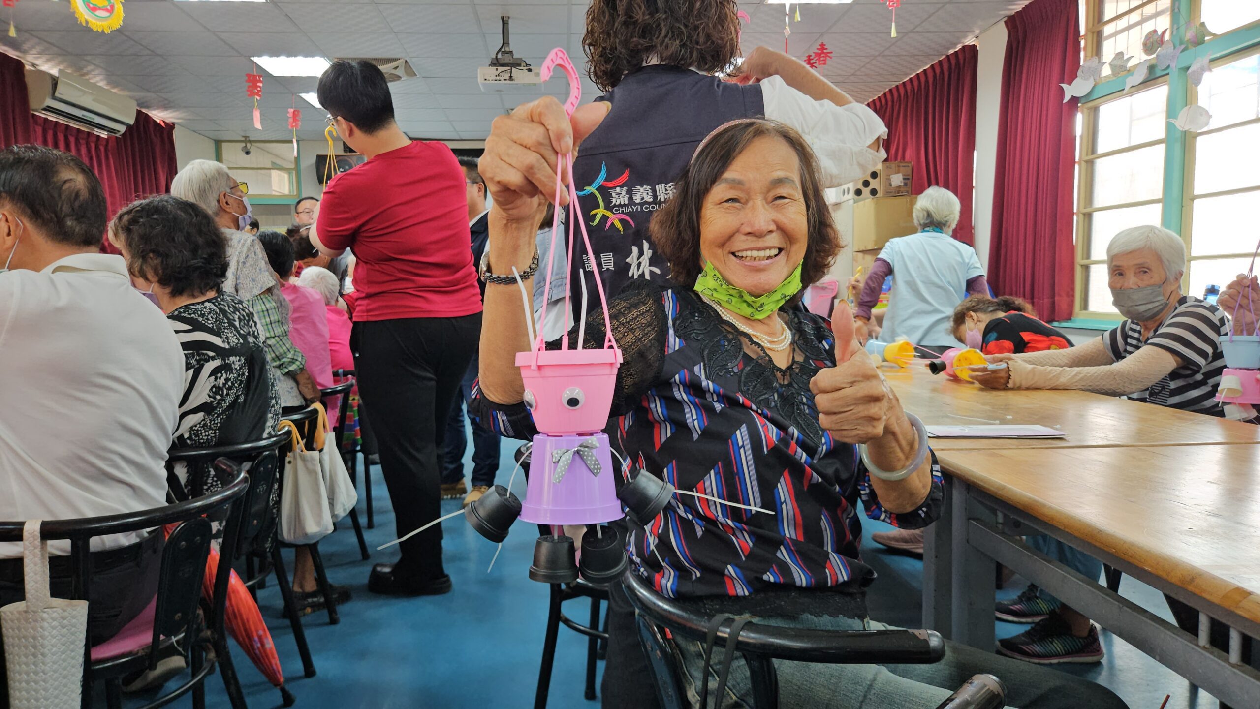 正聲嘉義電台「偶為你歌唱 心花朵朵開」公益活動 用手作與音樂療癒銀髮心靈 正聲嘉義電台「偶為你歌唱 心花朵朵開」公益活動 用手作與音樂療癒銀髮心靈