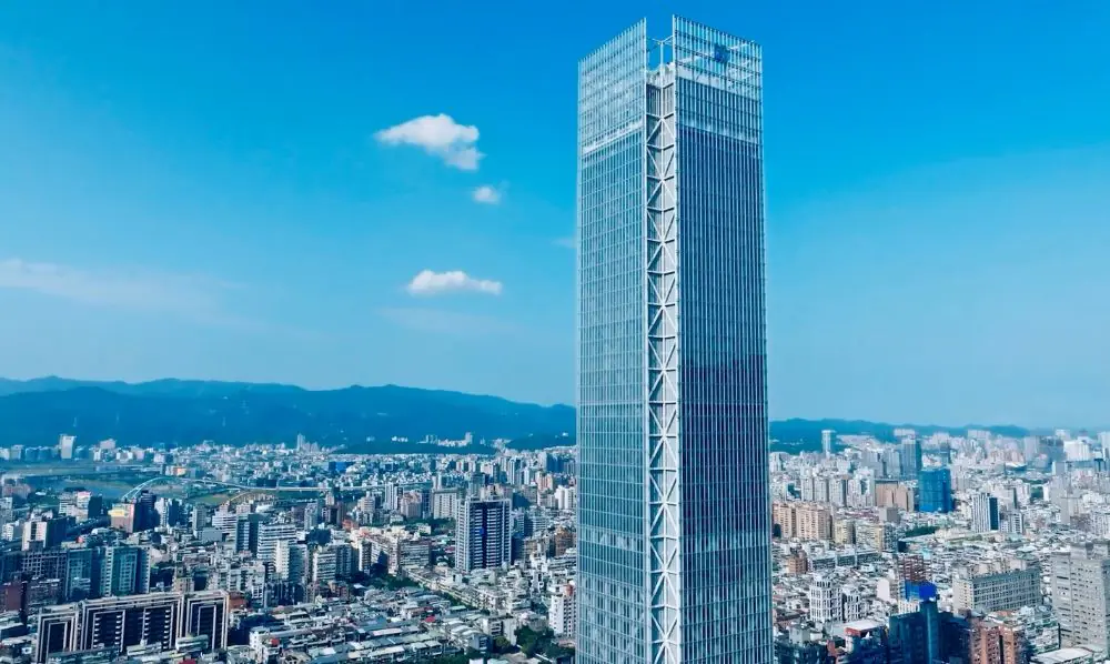 下載登入富邦人壽APP檢視保障項目，銜接開春保障新局；年輕、成家、屆退保障需求強化大不同，保單資訊兩項目易忽略