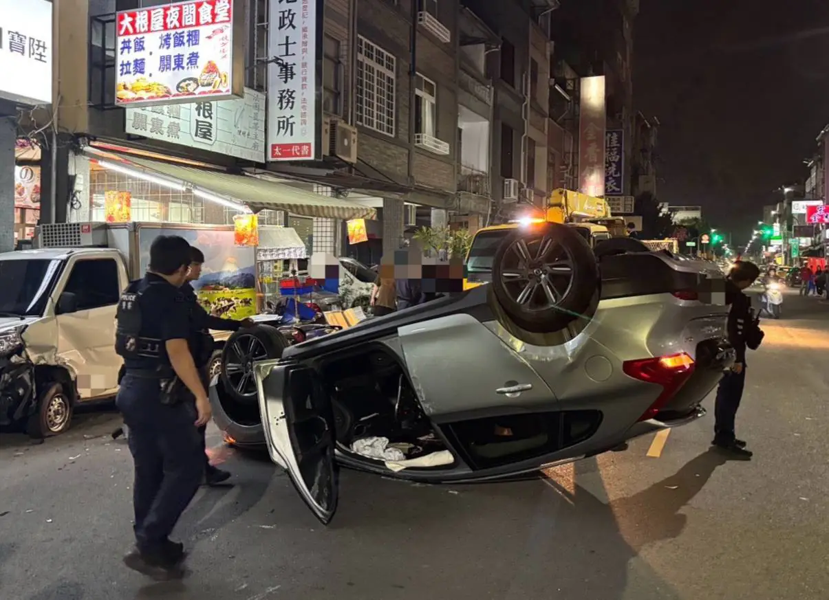 男毒駕逆向險撞2童 自撞貨車四輪朝天遭逮