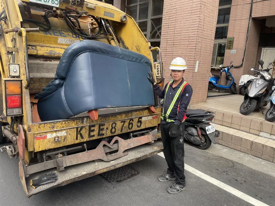 年終大掃除正當時 彰化縣環保局提醒民眾把握時間預約清運巨大家具