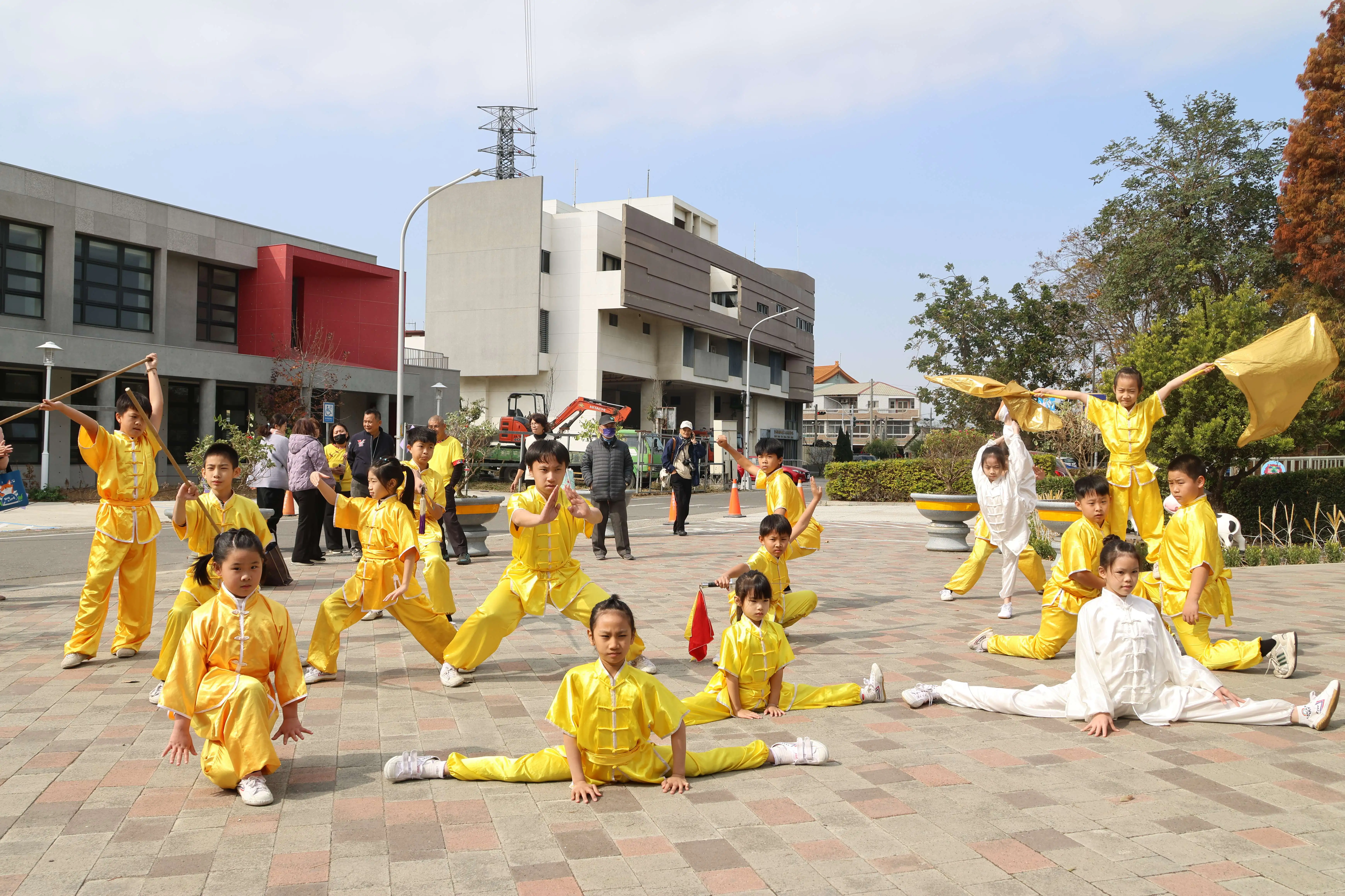 中央、地方與企業攜手　斥資8千400萬　崙背大客廳熱鬧啟用