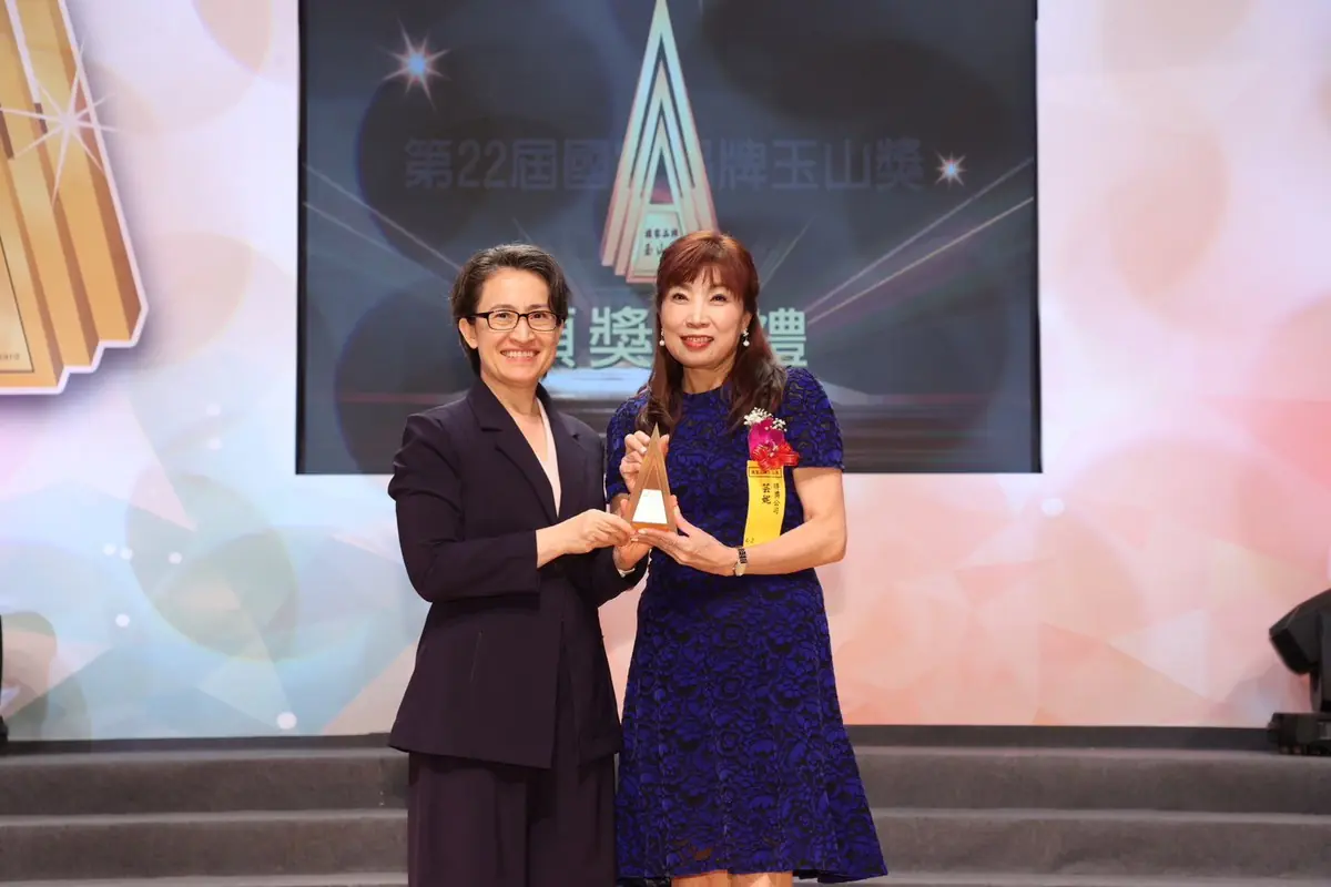 陪伴世代近半世紀 愛妮雅絲瓜露首參賽勇奪玉山獎