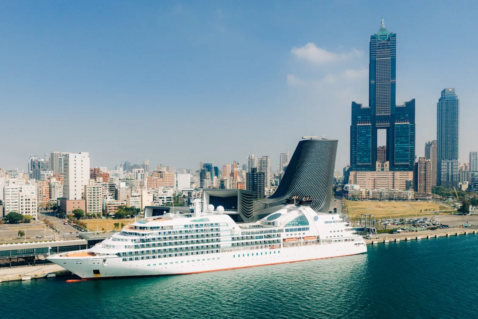 2026高雄港迎接今年首艘首航郵輪　由三井海洋郵輪富士號率先登場