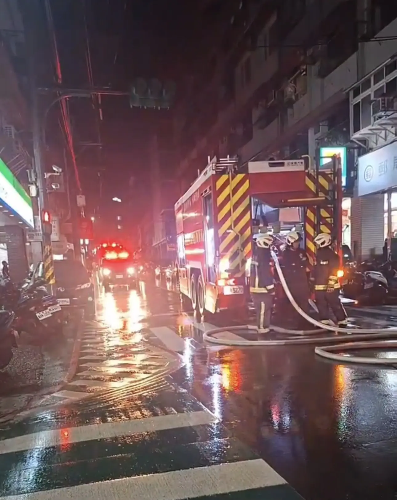 基隆惡火釀2死 為救受困女子3闖火場還讓出面罩 41歲勇消捨身殉職 基隆惡火釀2死 為救受困女子3闖火場還讓出面罩 41歲勇消捨身殉職