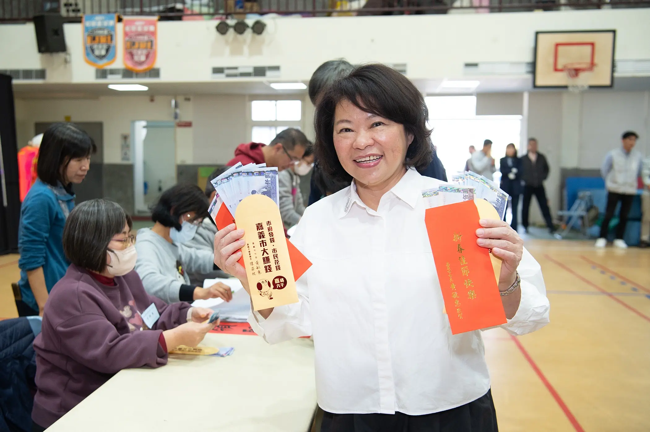 嘉義市民開心領普發現金6千元　外縣市羨慕：住在這裡真幸福