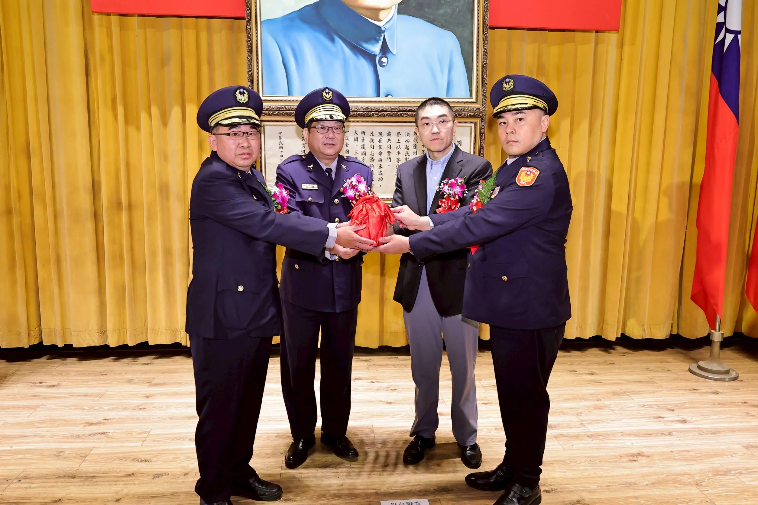 基市警局第三、第四分局長聯合交接 謝國樑期勉延續基隆治安穩定 基市警局第三、第四分局長聯合交接 謝國樑期勉延續基隆治安穩定