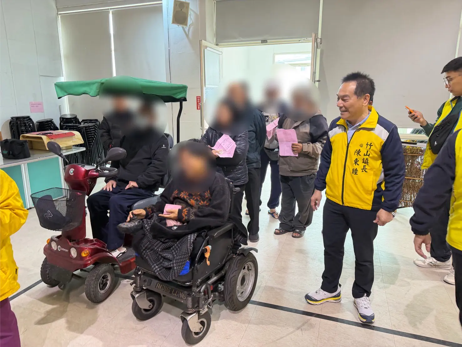 歲末送暖情更濃 竹山鎮公所攜手慈善團體關懷弱勢 歲末送暖情更濃 竹山鎮公所攜手慈善團體關懷弱勢