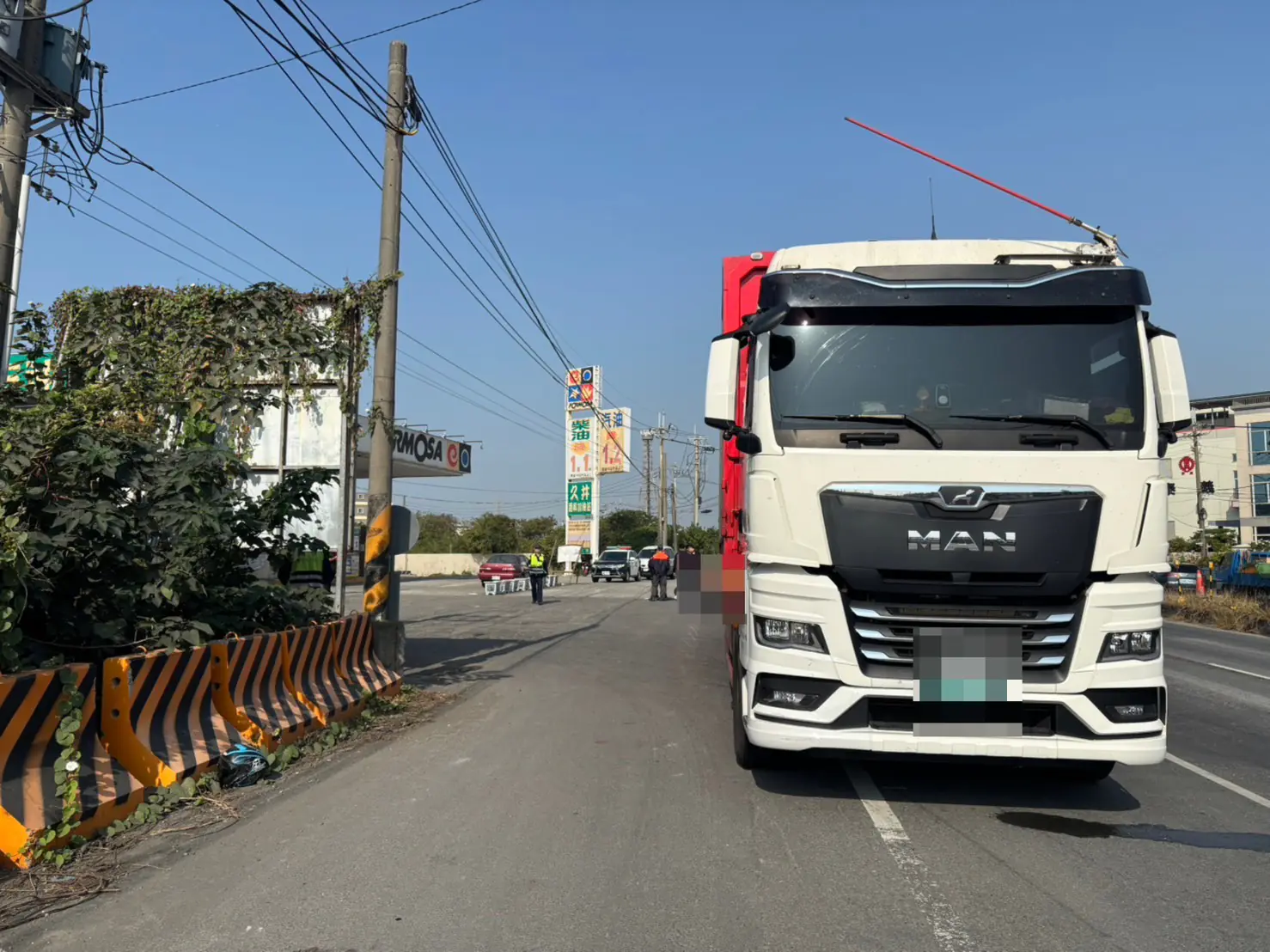 大貨車與機車擦撞　菲籍2移工雙載魂斷高雄