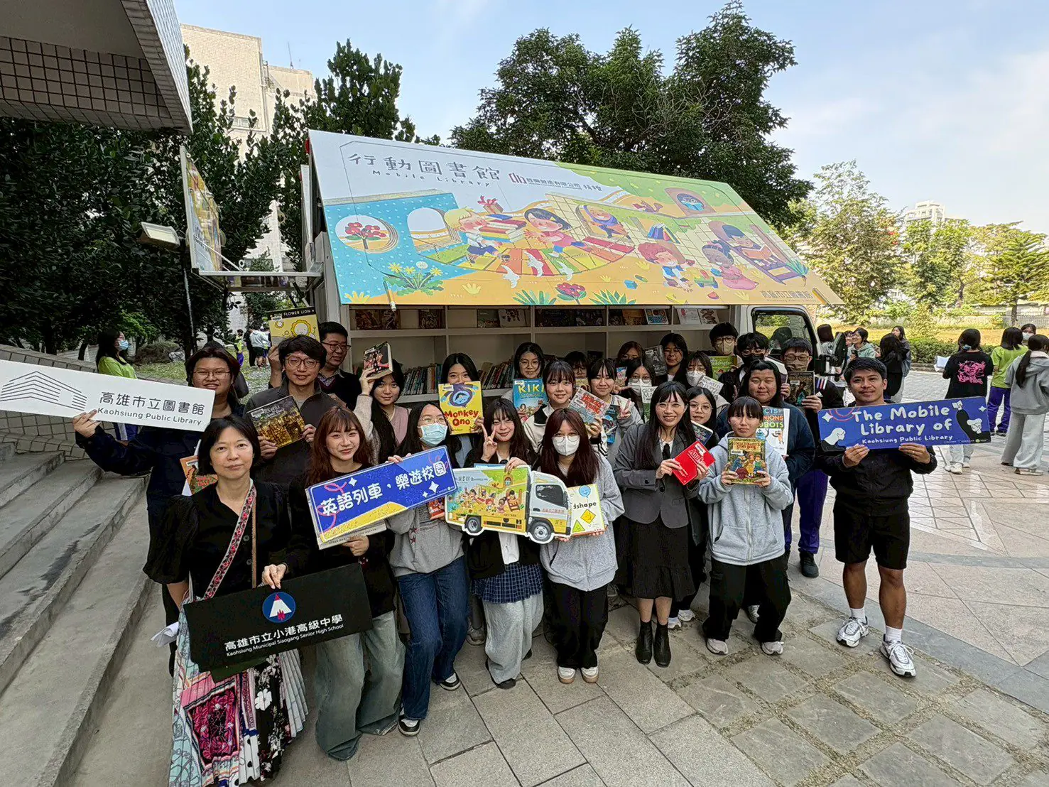 英語書車進駐校園 小港高中與高市圖攜手打造跨域閱讀體驗 – 睿傳媒 Rightmedia