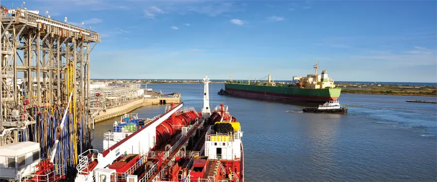 「綠色燃料」需求升溫？  美乙醇庫存創 8 個月新高 出口動能強勁、玉米概念股受關注