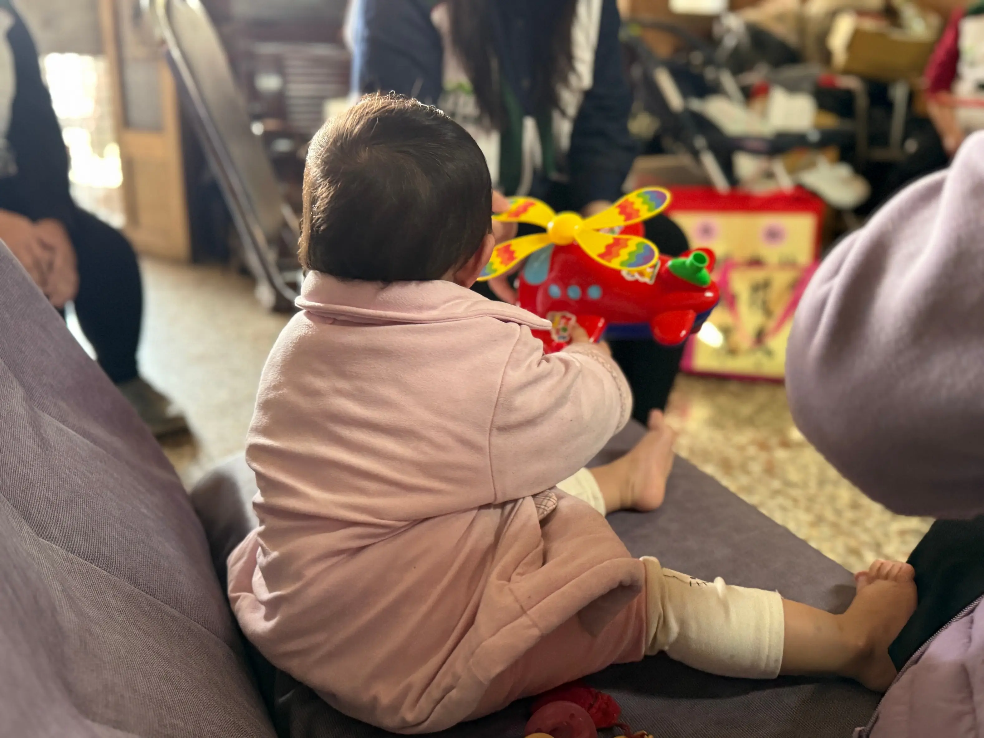 一對枕頭一份陪伴　集結地方力量送暖   南投家扶扶幼委員會送暖行動　伴隨家庭走過寒冬