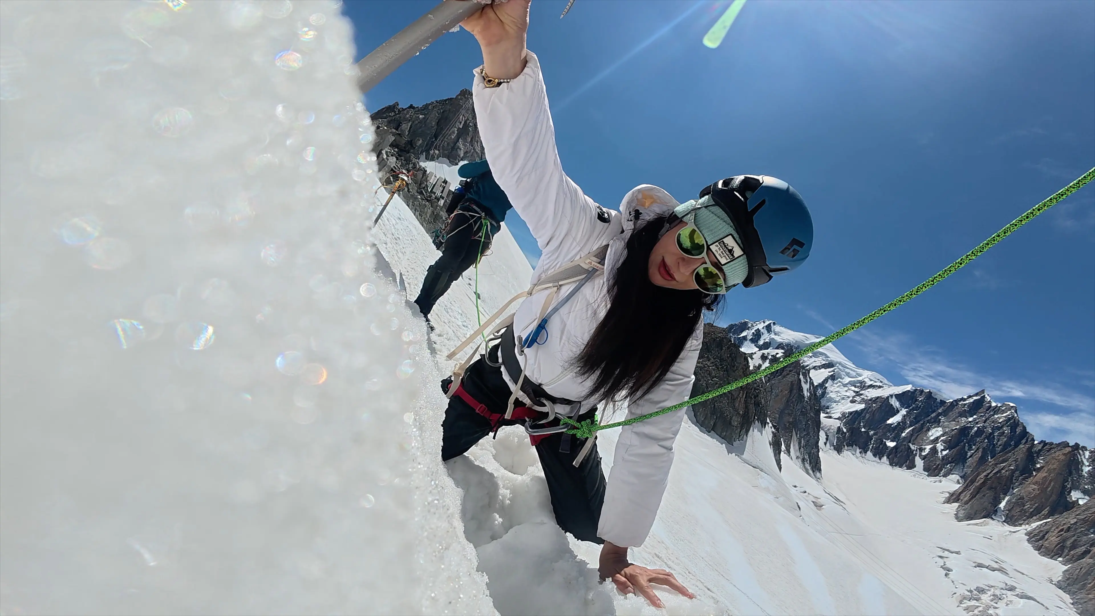 雷艾美踩進冰洞卡住出不來 驚魂一刻全曝光