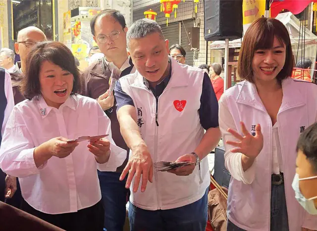 嘉義市國民黨推翁壽良與民眾黨張啟楷協調