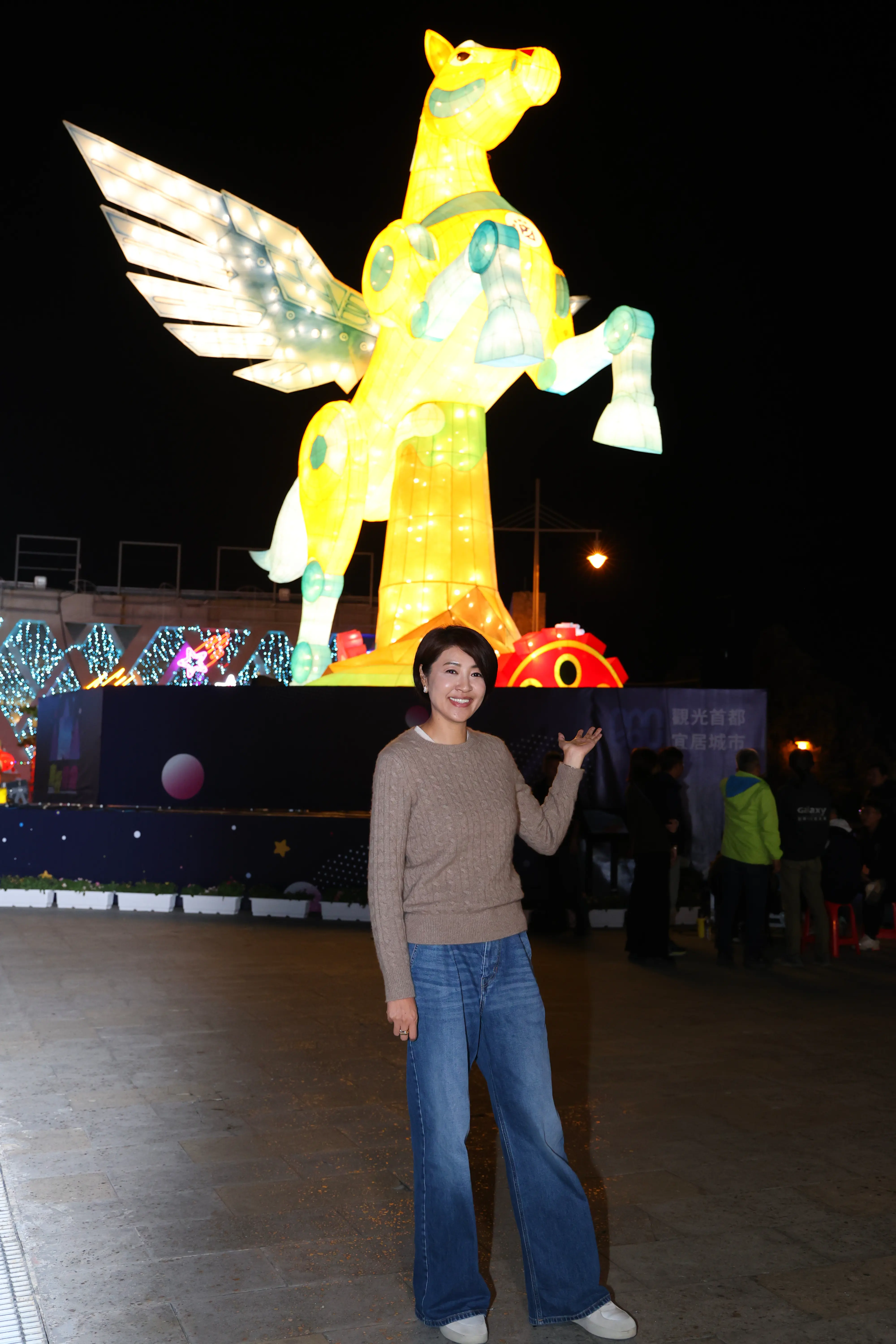 南投燈會2度迎接金馬年驚豔試燈　小朋友追著許縣長玩透透